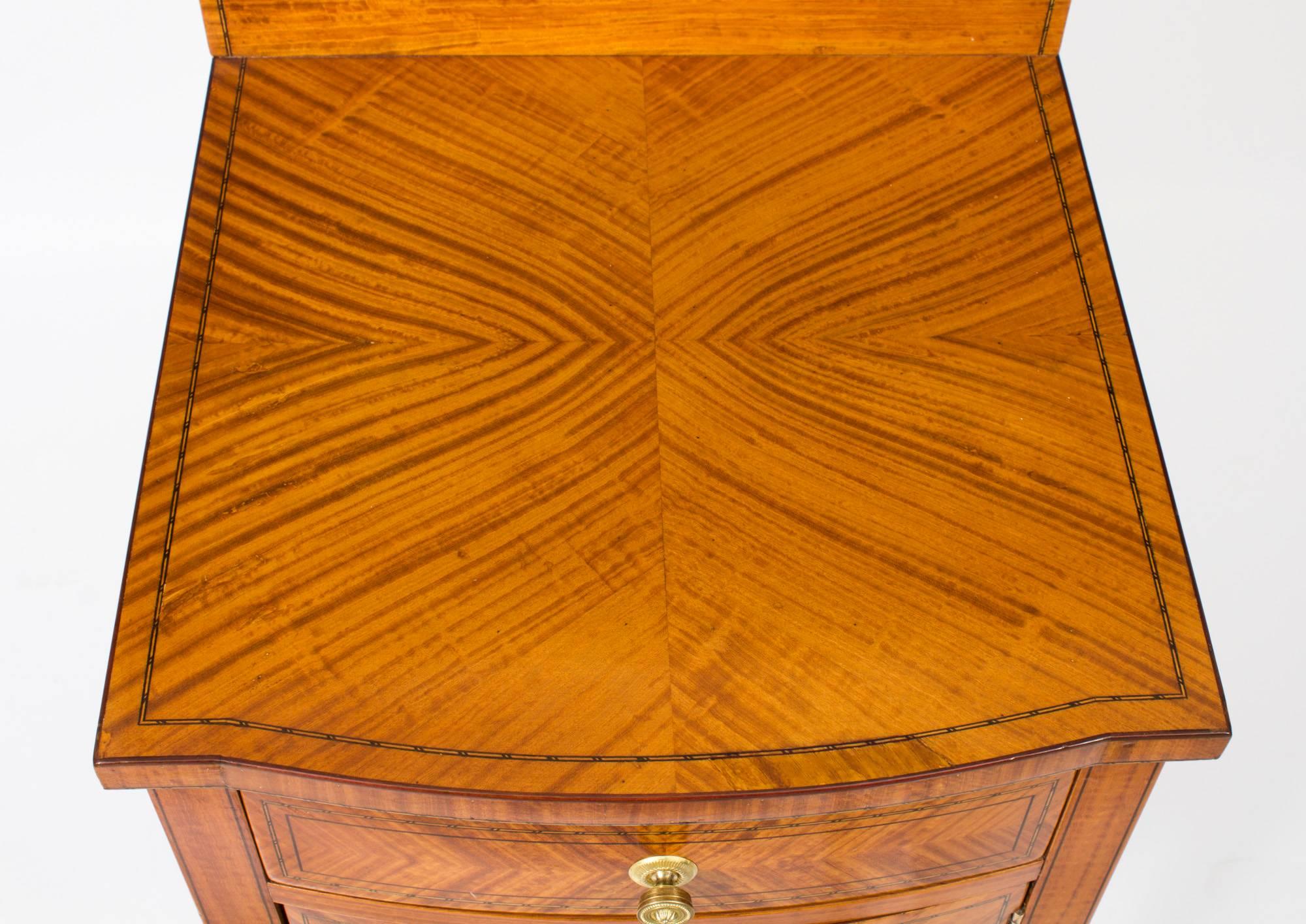 Antiker viktorianischer Nachttischschrank aus Seidenholz mit Bogenfront, 19. Jahrhundert (Viktorianisch) im Angebot