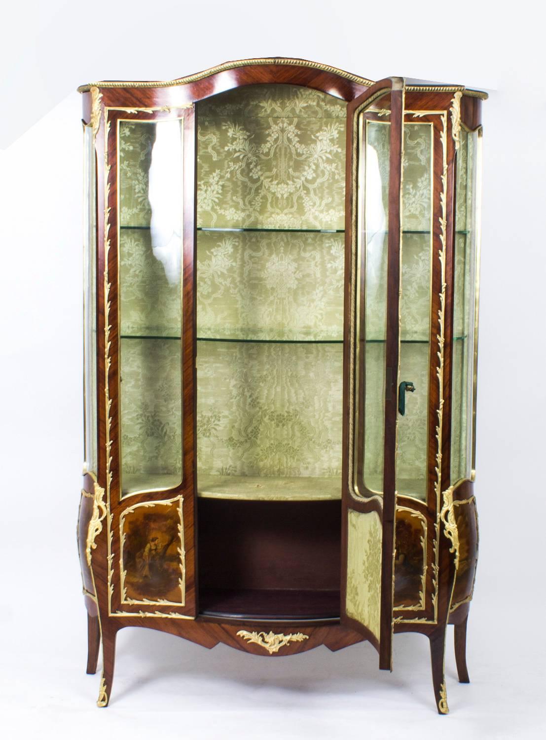 19th Century French Large Vernis Martin Display Cabinet 4