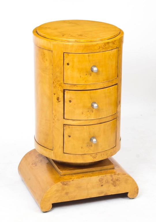 Stunning Pair Of Art Deco Bird S Eye Maple Bedside Cabinets At 1stdibs Stunning Pair Of Art Deco Bird S Eye Maple Bedside Cabinets In Excellent Condition For