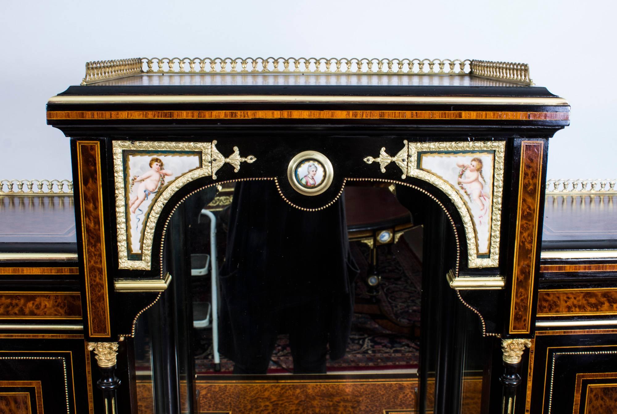Believed by our experts to date from around 1860, this antique Victorian Bonheur Du Jour is an imposing and functional item of furniture that is so typical of the Victorian era.

We are pleased to be able to offer for sale, in excellent condition,