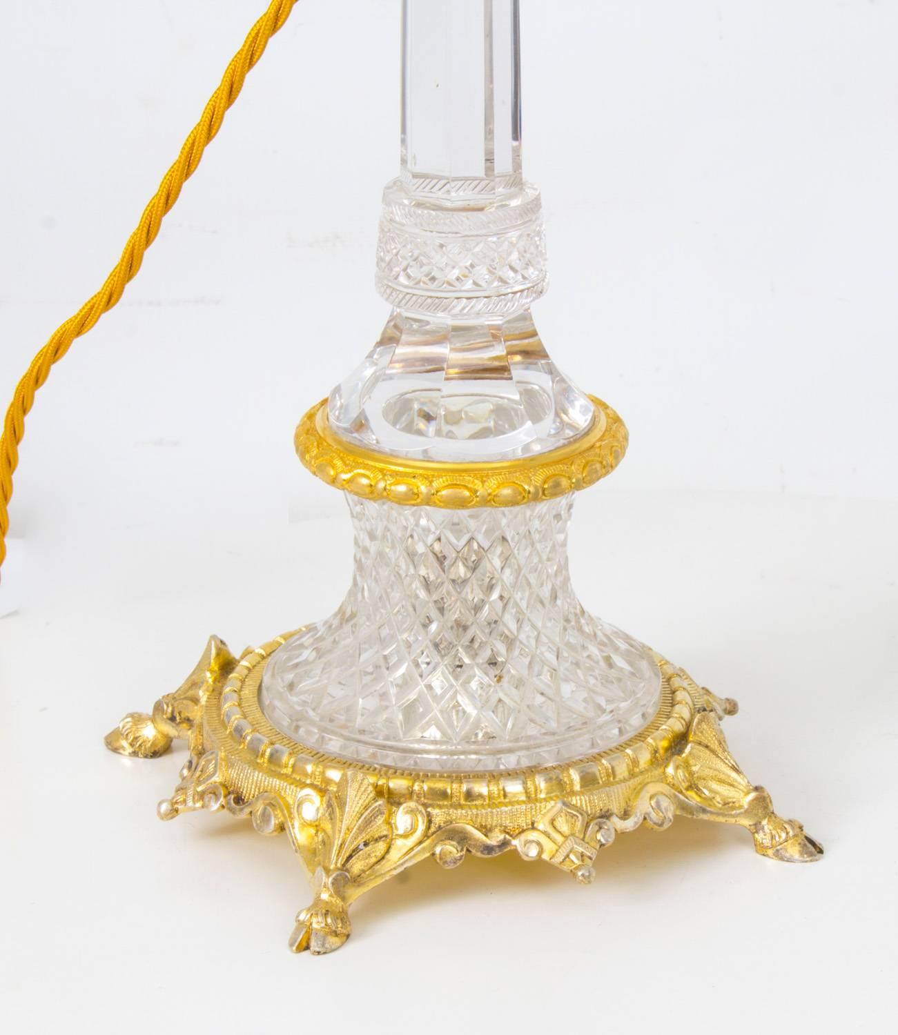 This is a truly superb antique ormolu and crystal Clarke's Cricklite table lamp, circa 1880 in date.

This Classic ormolu cut crystal lamp has been converted to electricity from a Clarke's Fairy light.

It features a fluted cut-glass stem on an