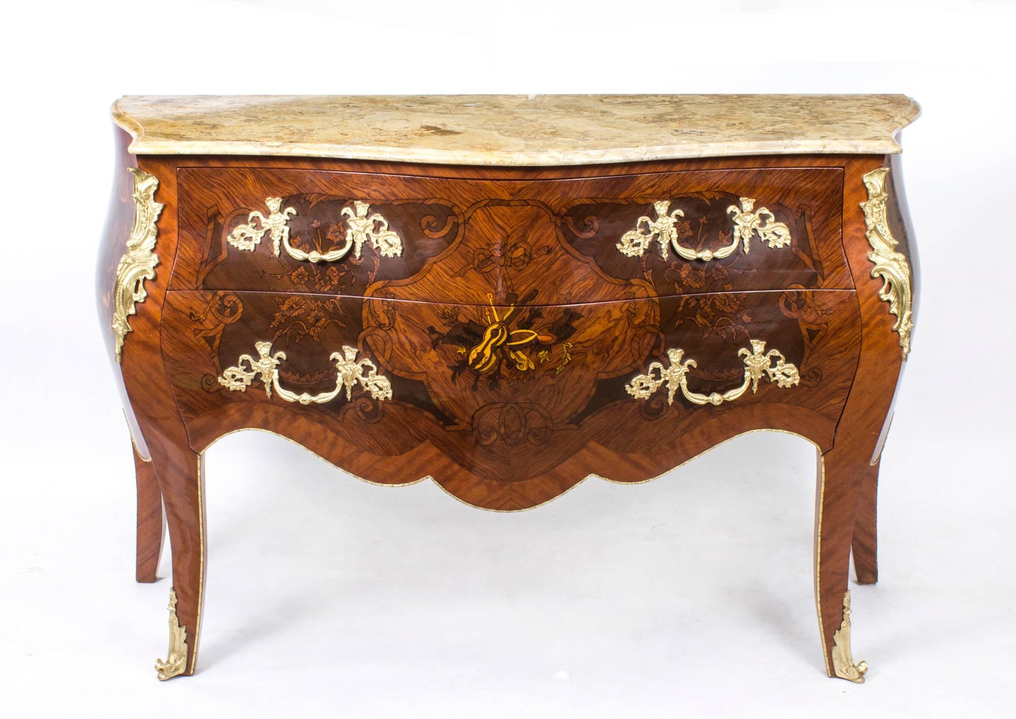 This is a beautiful Louis XV style marble topped bombe' marquetry commode, dating from the last quarter of the 20th century.

This highly decorative commode is made from rosewood and walnut and features exquisite floral marquetry decoration and