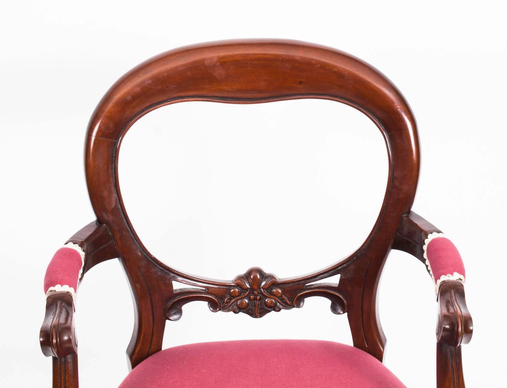 Set of 12 Victorian Style Mahogany Balloon Back Dining Chairs, 20th Century In Excellent Condition In London, GB
