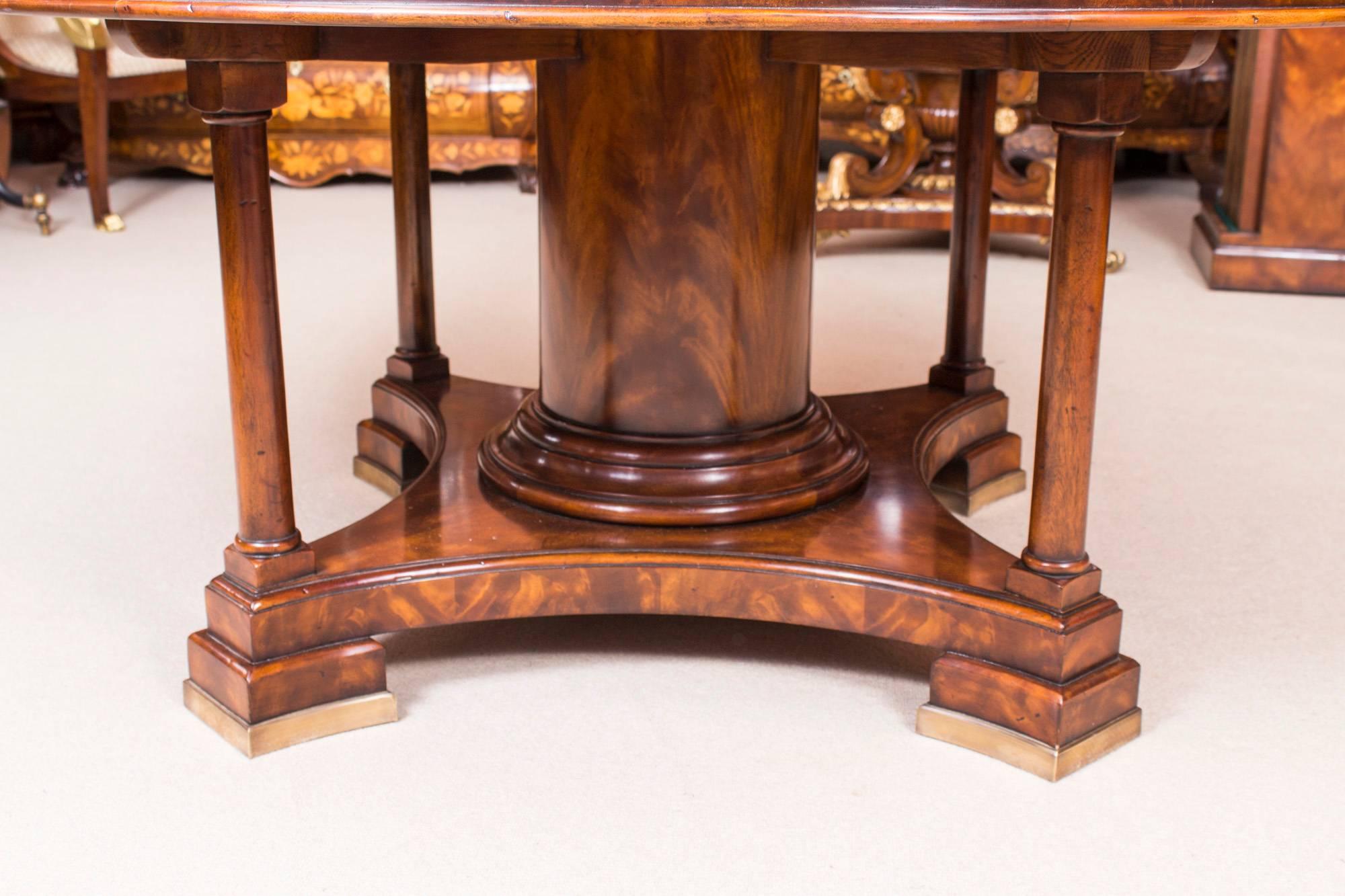 Stunning Theodore Alexander Flame Mahogany Jupe Dining Table, 20th Century 4