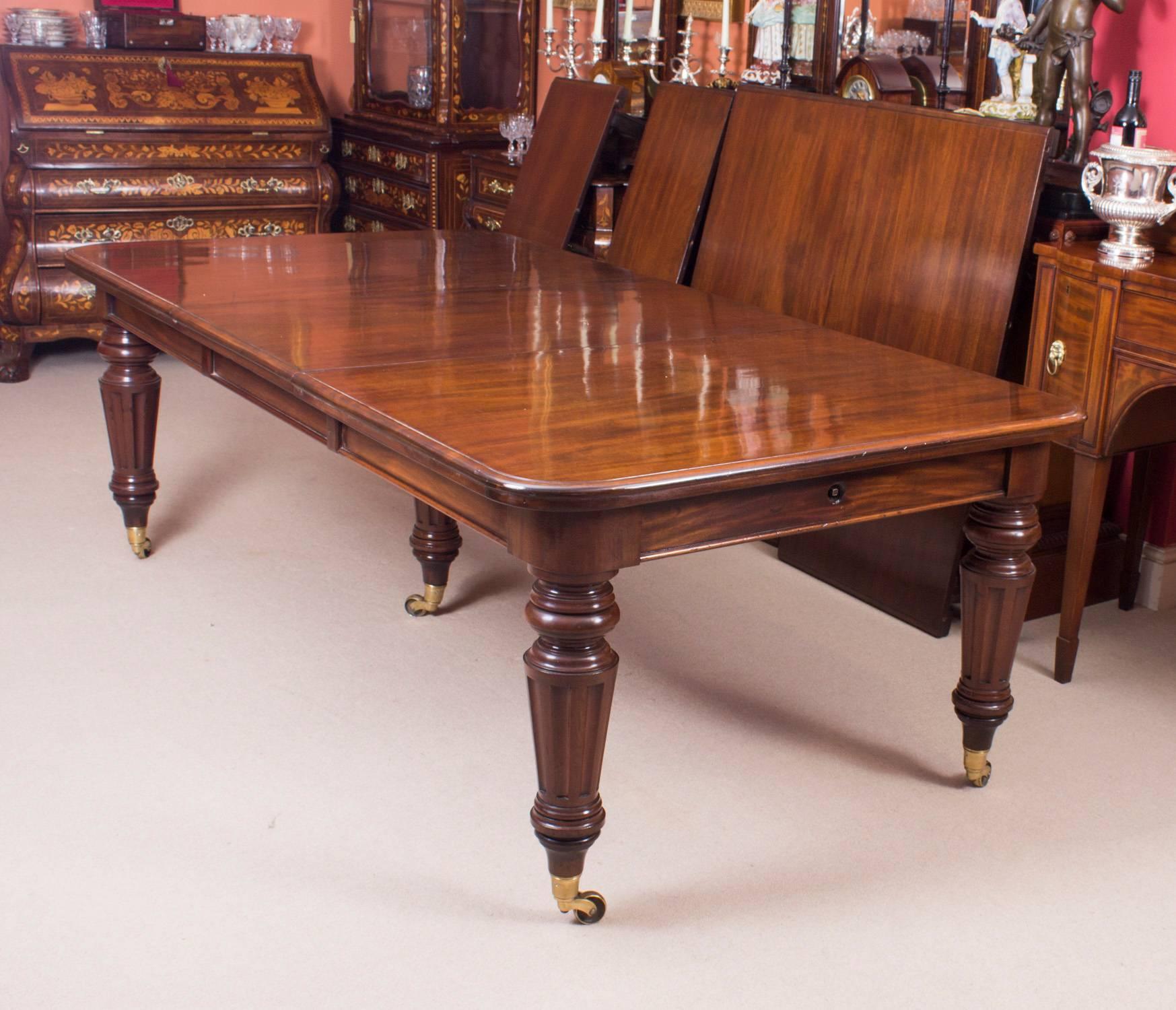 19th Century Antique Victorian Flame Mahogany Extending Dining Table, circa 1870