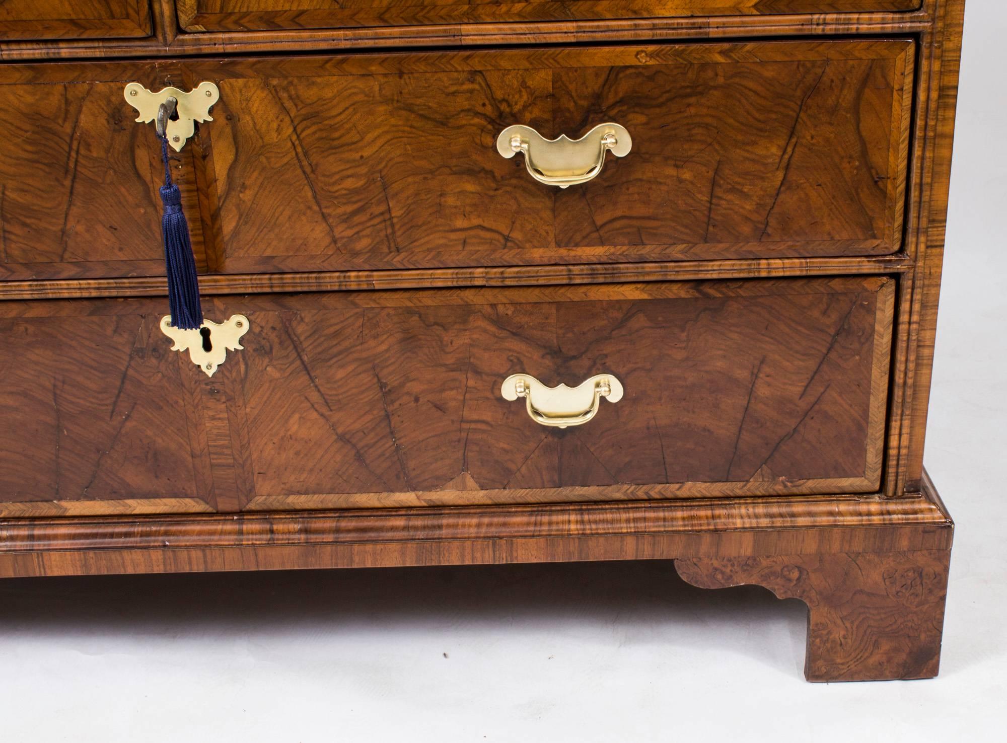 18th Century Queen Anne Double Dome Burr Walnut Bureau Bookcase In Excellent Condition For Sale In London, GB