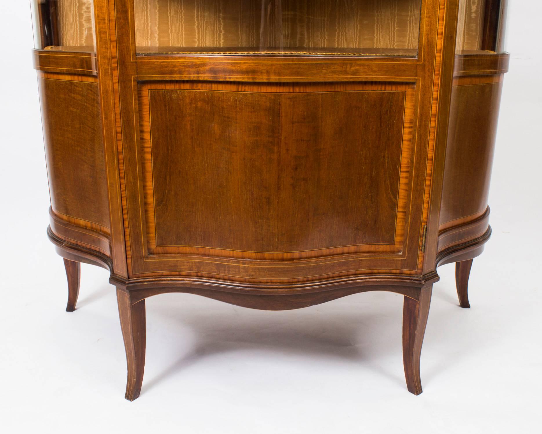 Early 20th Century Edwardian Serpentine Glazed Inlaid Mahogany Display Cabinet 1