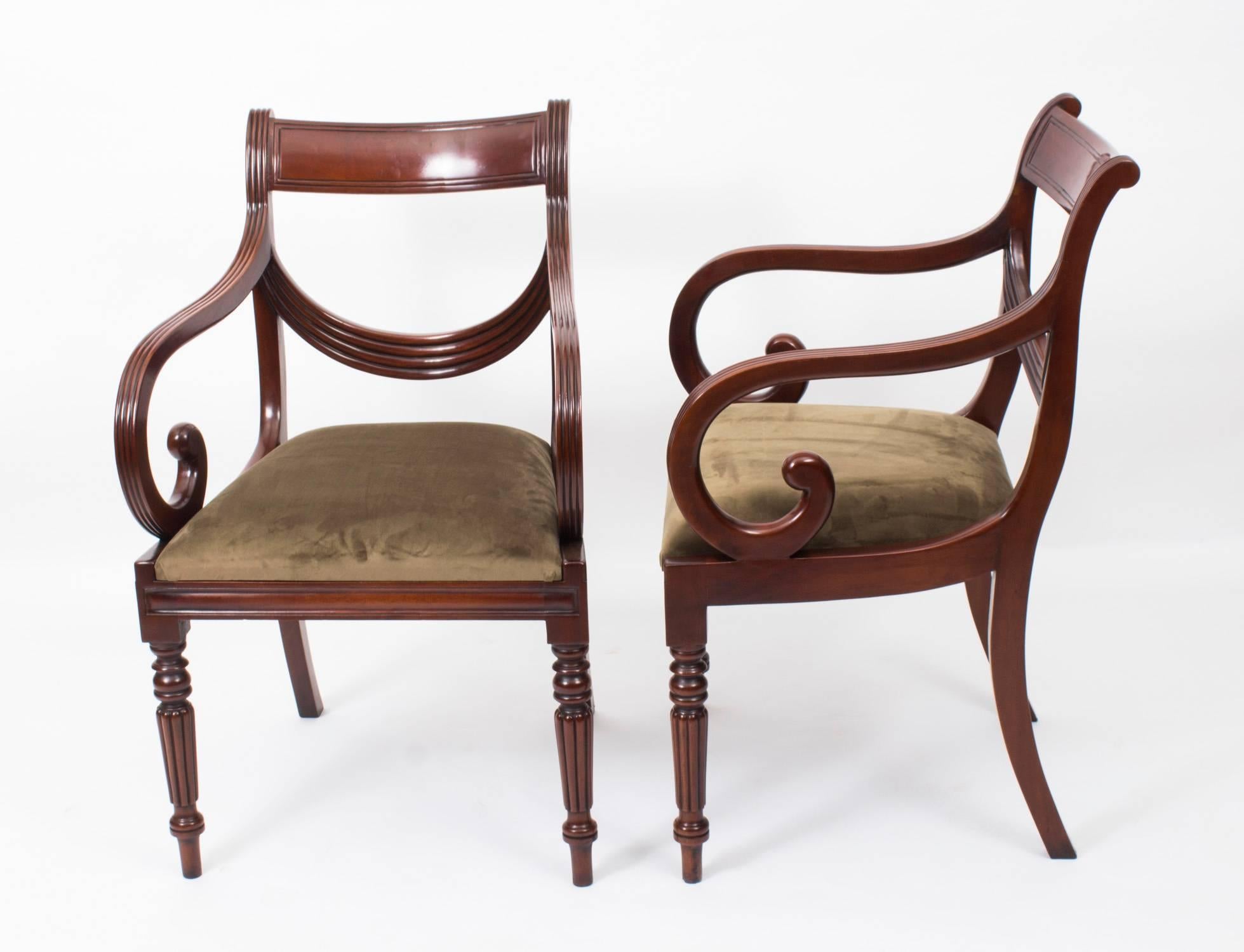 Antique Victorian Flame Mahogany Extending Dining Table and 16 Chairs 2