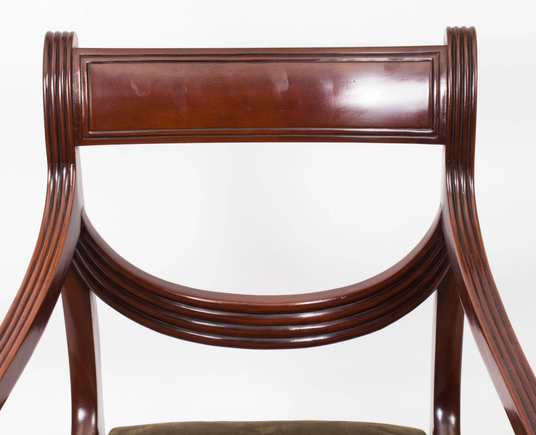 Antique Victorian Flame Mahogany Extending Dining Table and 16 Chairs 4