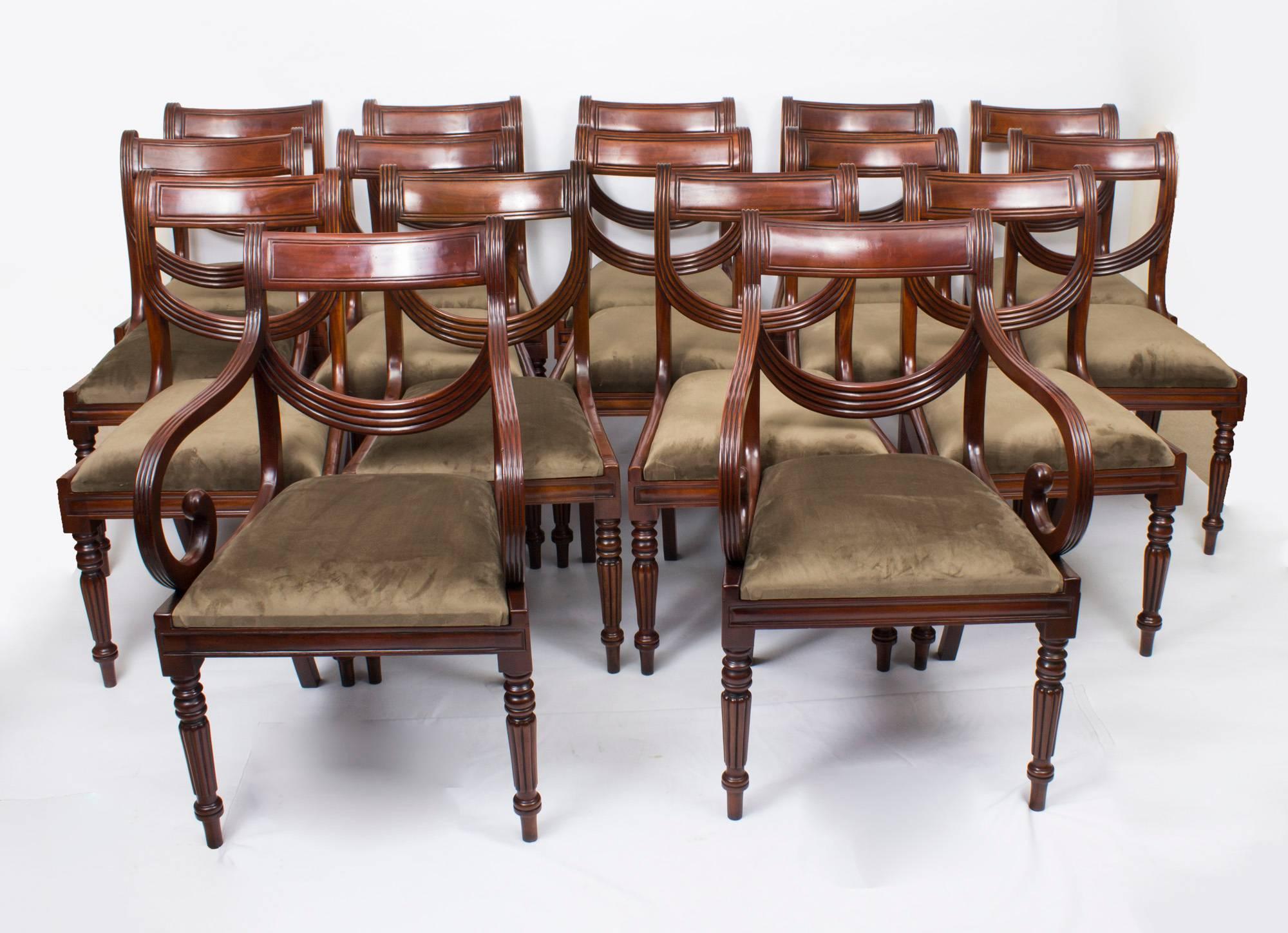 Antique Victorian Flame Mahogany Extending Dining Table and 16 Chairs 1