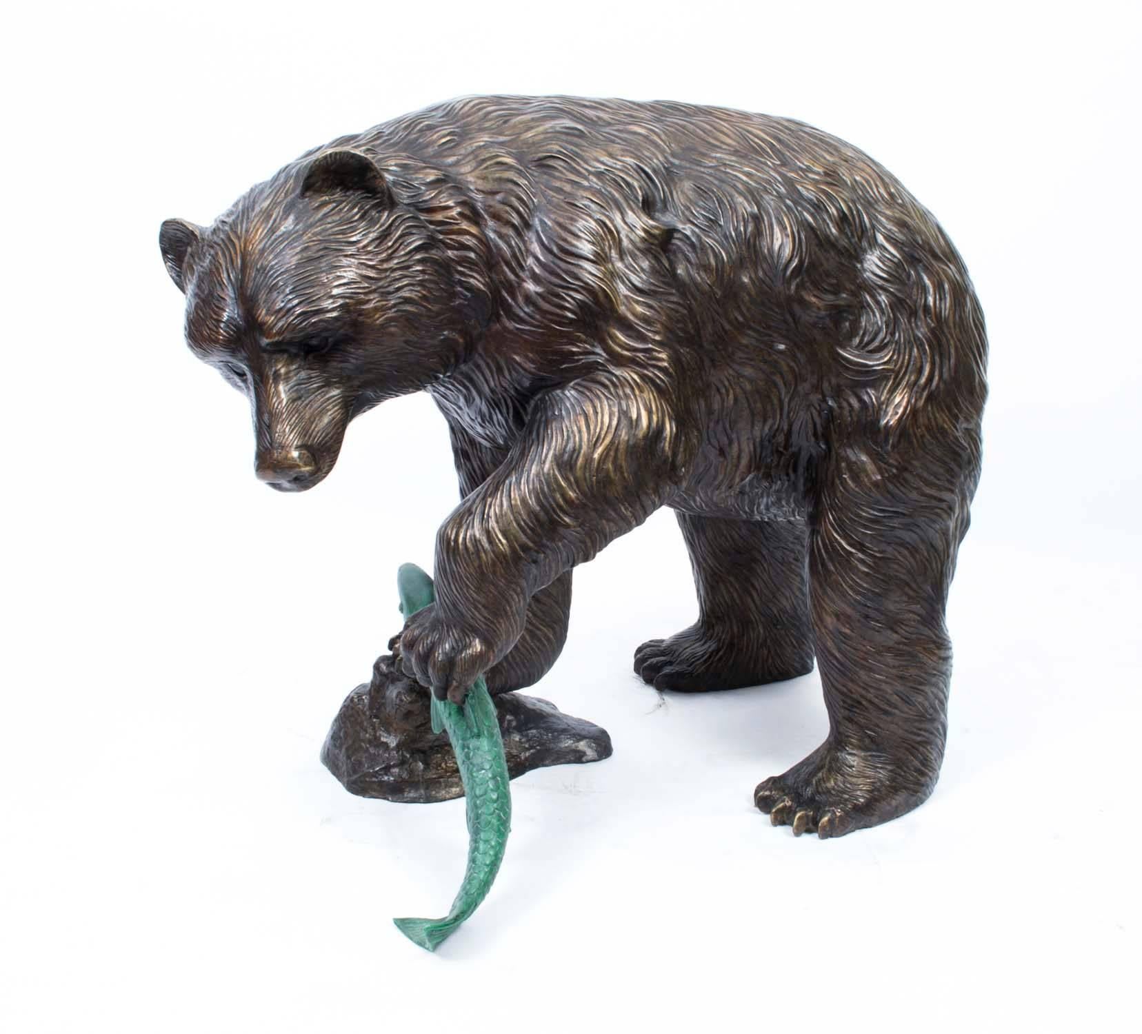 This is an interesting bronze sculpture of a wild grizzly bear with golden patinated fur who has caught a green patinated salmon in his paw.

It dates from the last quarter of the 20th century.

This figure is extremely lifelike and the