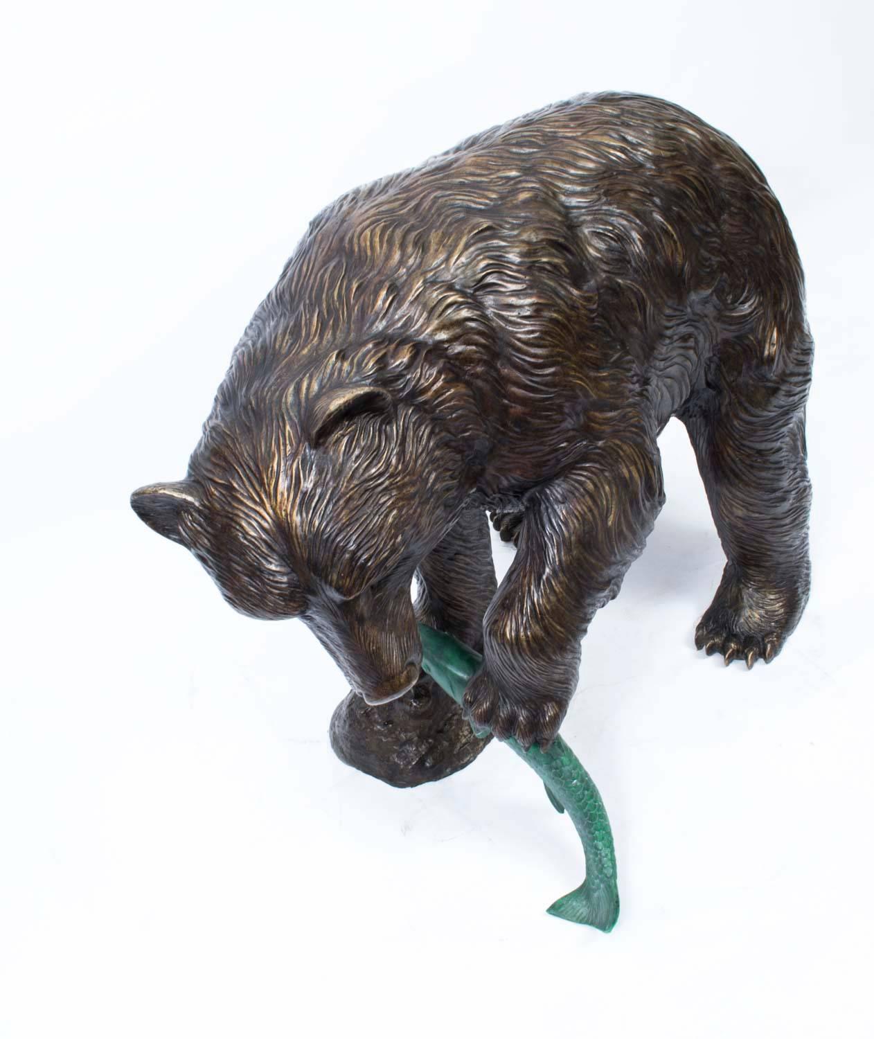 Large Wild Bear Fishing Salmon Bronze Sculpture In Excellent Condition In London, GB