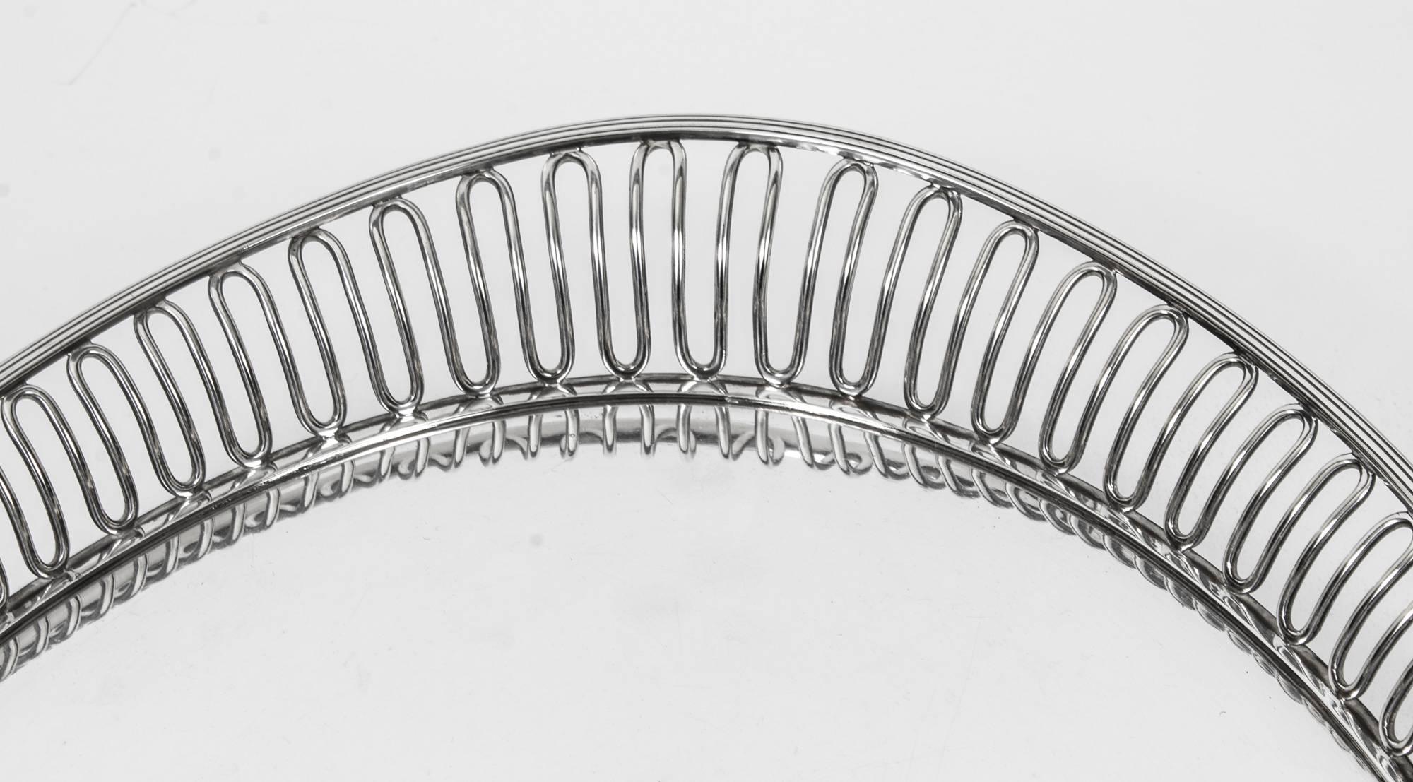 19th Century Victorian Oval Silver Plated Tray by Elkington In Excellent Condition In London, GB