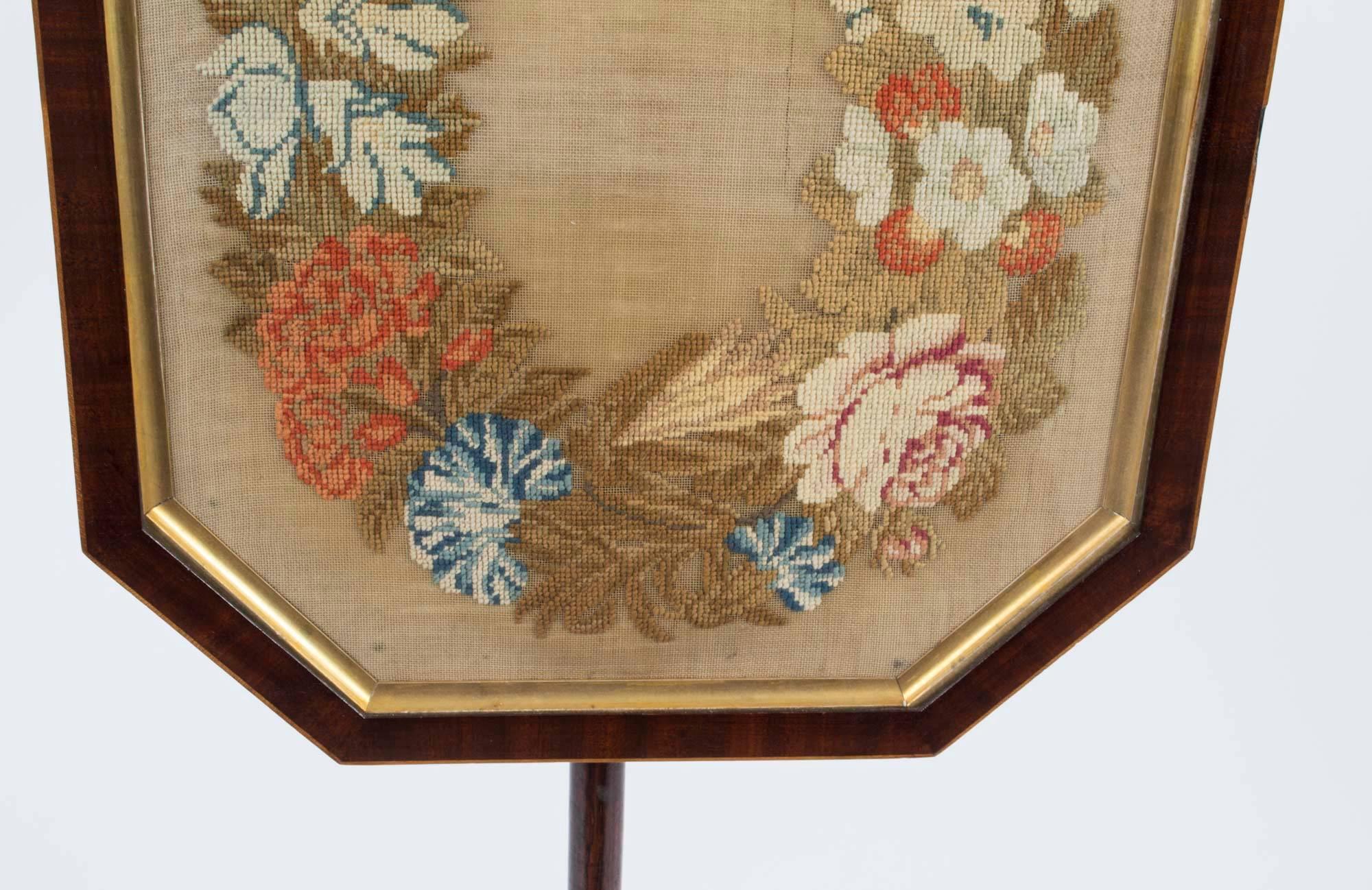 19th Century William IV Rosewood Tapestry Pole Screen In Excellent Condition In London, GB