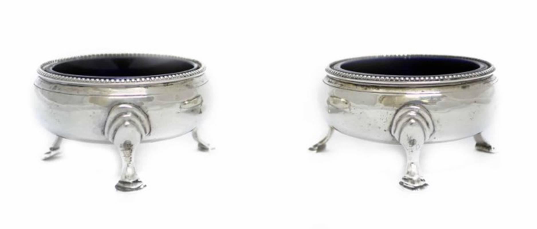 This is a stylish pair of antique solid sterling salt dishes by the renowned silversmith Hester Bateman with hallmarks for 1770.

This pair is masterfully crafted in sterling silver. They stand on three Queen Anne Hoof feet and have beaded