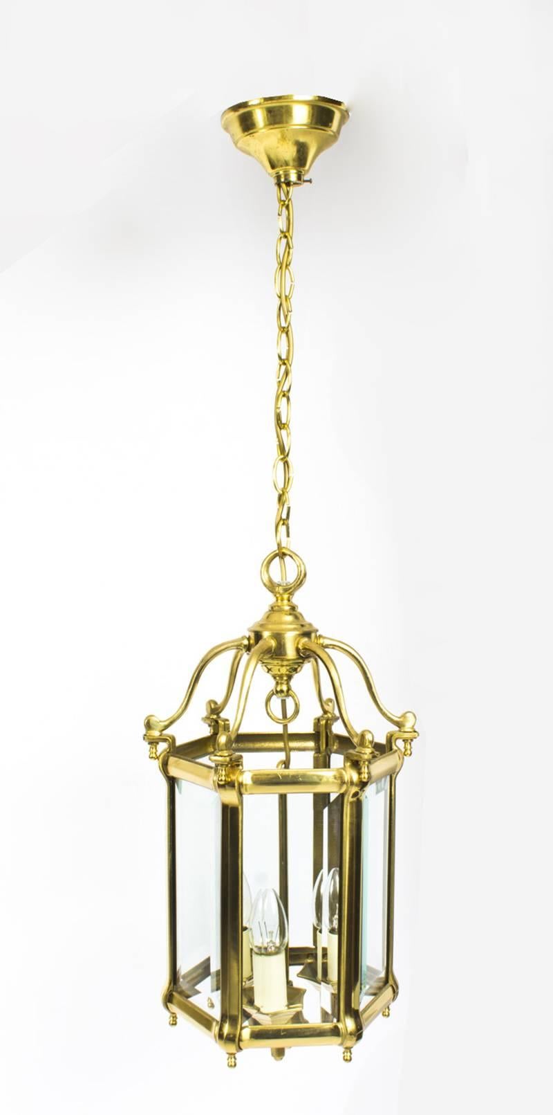 Mid-20th Century Pair of Brass Hexagonal Hall Lanterns In Excellent Condition In London, GB