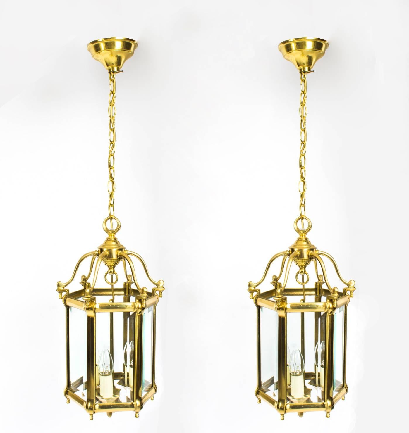 Mid-20th Century Pair of Brass Hexagonal Hall Lanterns 6