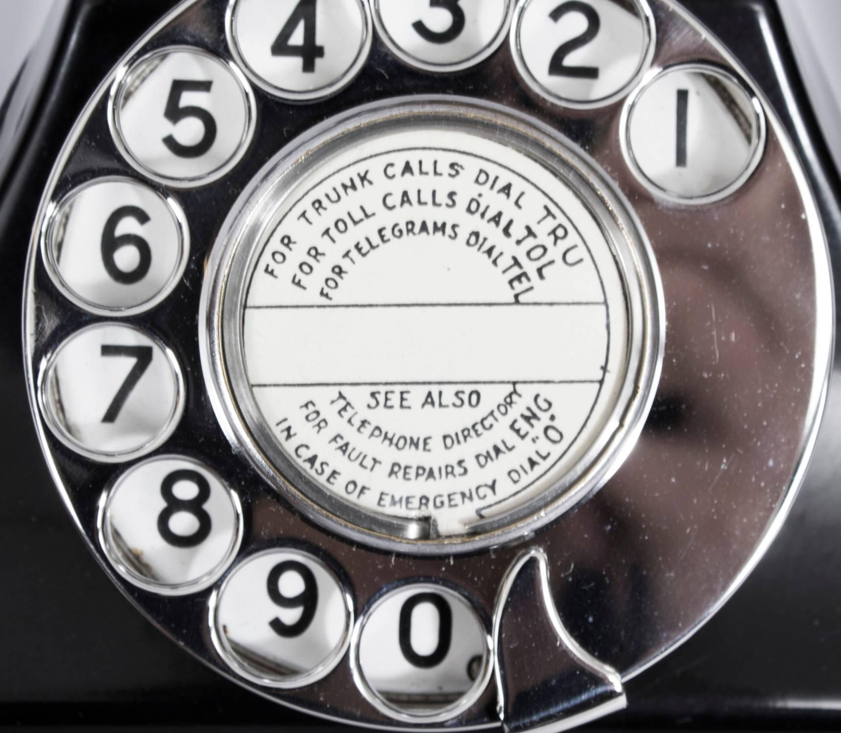 Antique Black Perspex Bakelite Pyramid 162 Telephone 1937 In Excellent Condition In London, GB