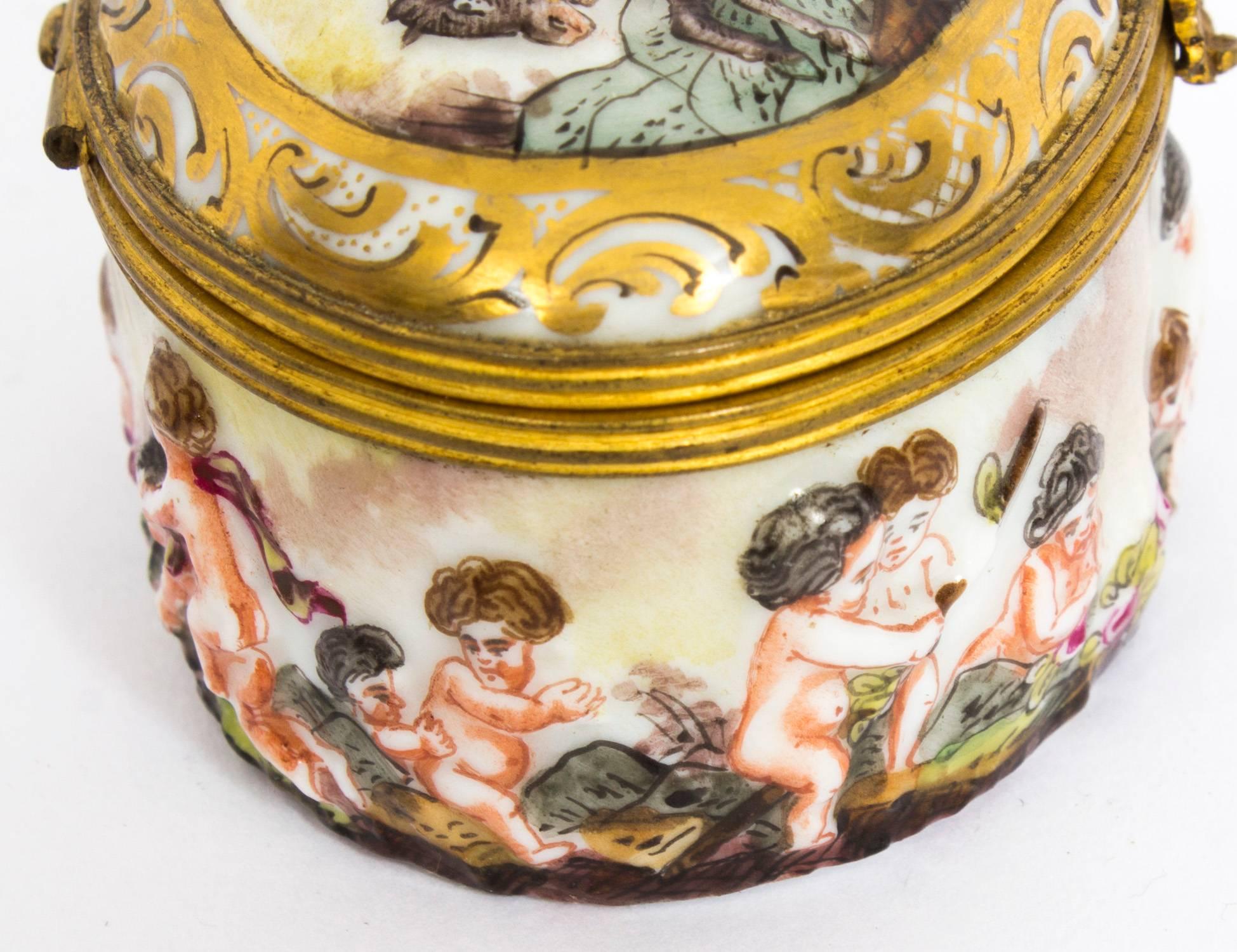 Late 19th Century 19th Century Italian Capodimonte Porcelain Pill Box