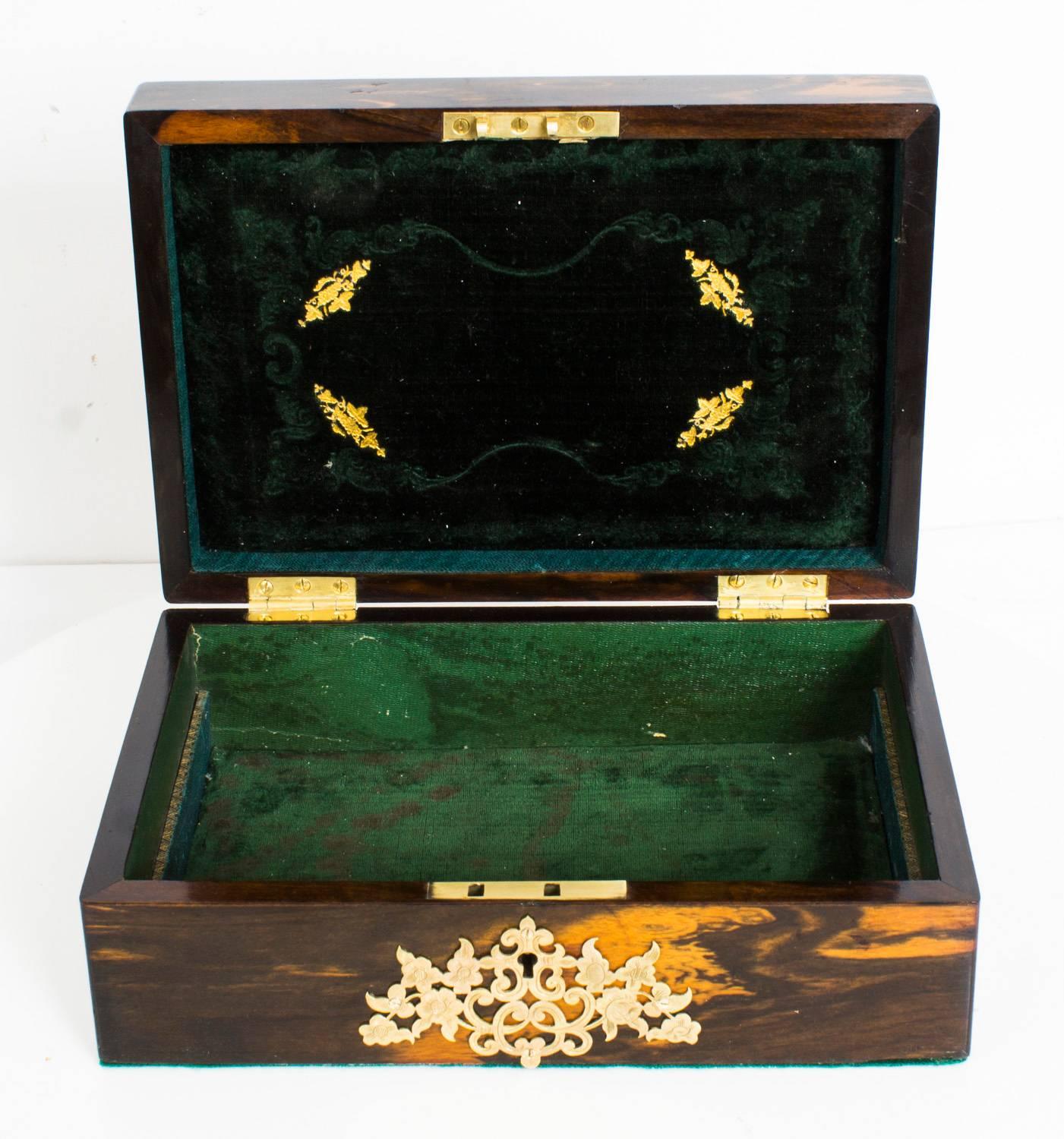 This is an absolutely fabulous antique English Victorian jewelry casket, circa 1860 in date.

The casket is made from coromandel with beautiful ormolu mounts and escutcheon. The lid bears five decorative Sèvres porcelain plaques depicting