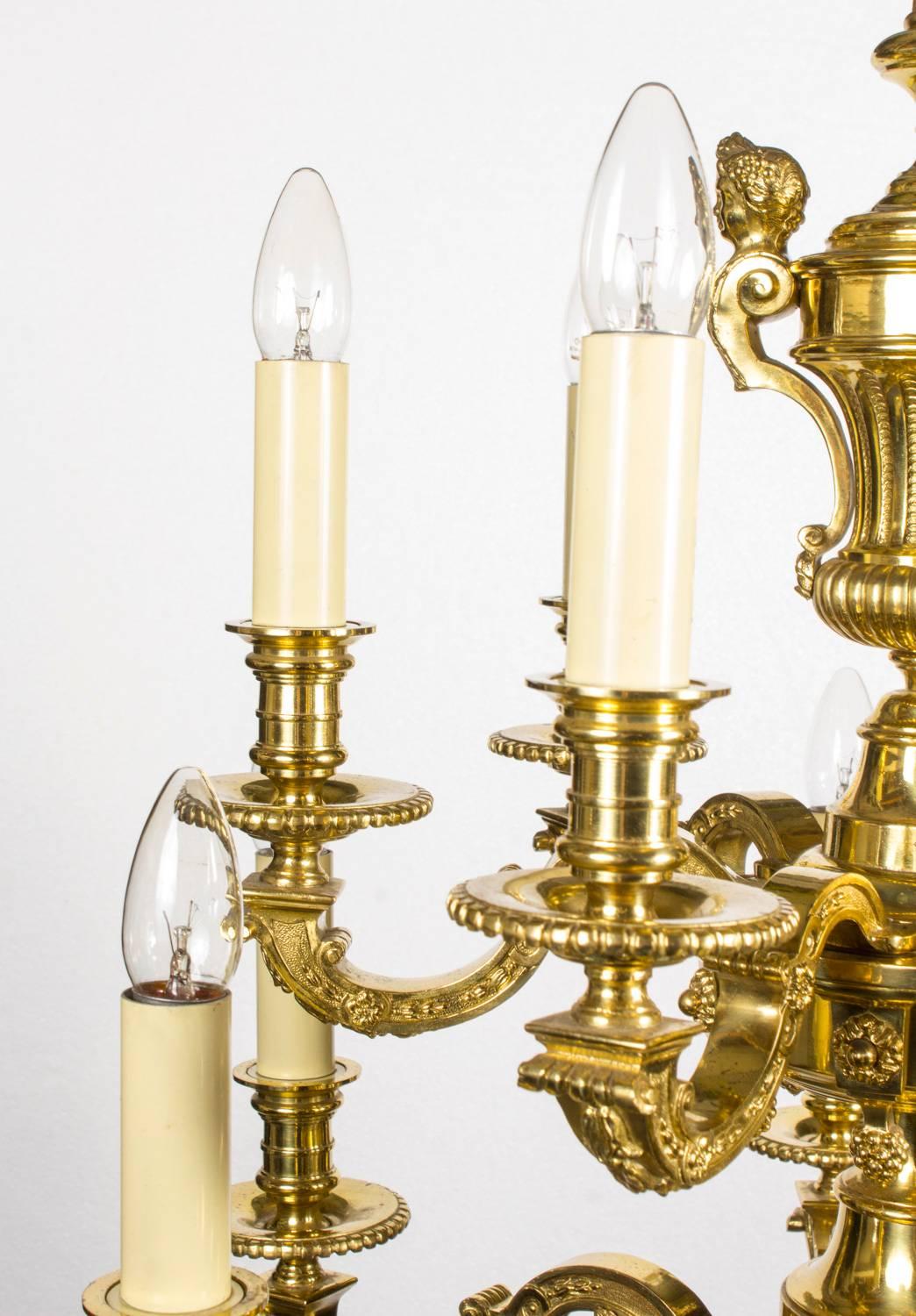Französischer Goldbronze-Kronleuchter im Louis-XV-Stil des frühen 20. Jahrhunderts (Frühes 20. Jahrhundert) im Angebot