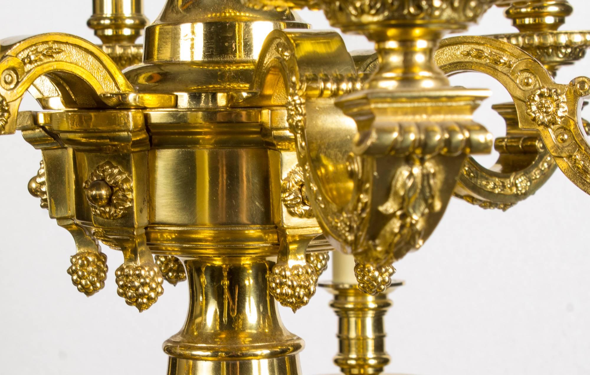 Araña francesa de doce brazos de ormolu de principios del siglo XX, estilo Luis XIV en venta 1