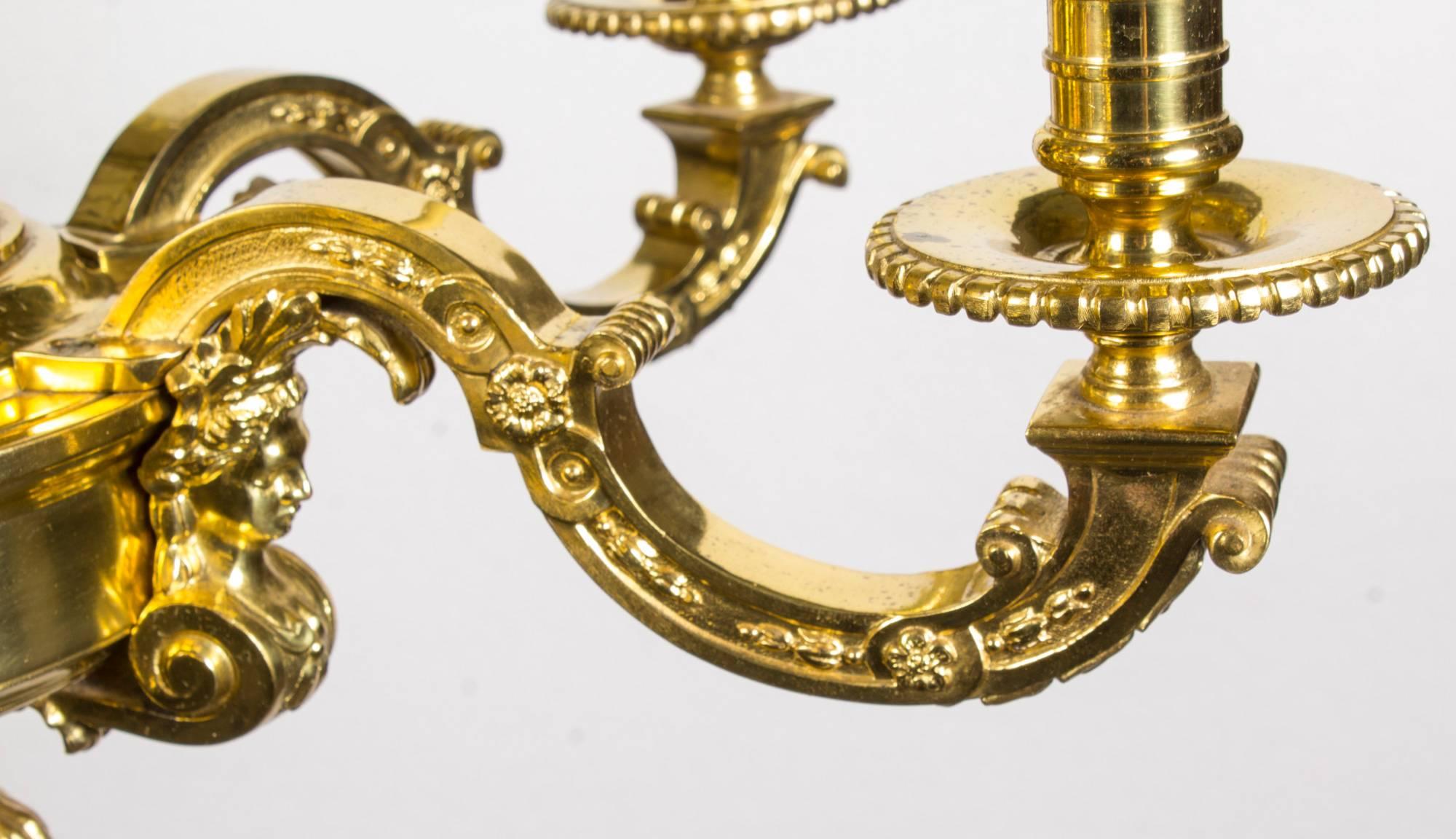 Araña francesa de doce brazos de ormolu de principios del siglo XX, estilo Luis XIV en venta 3