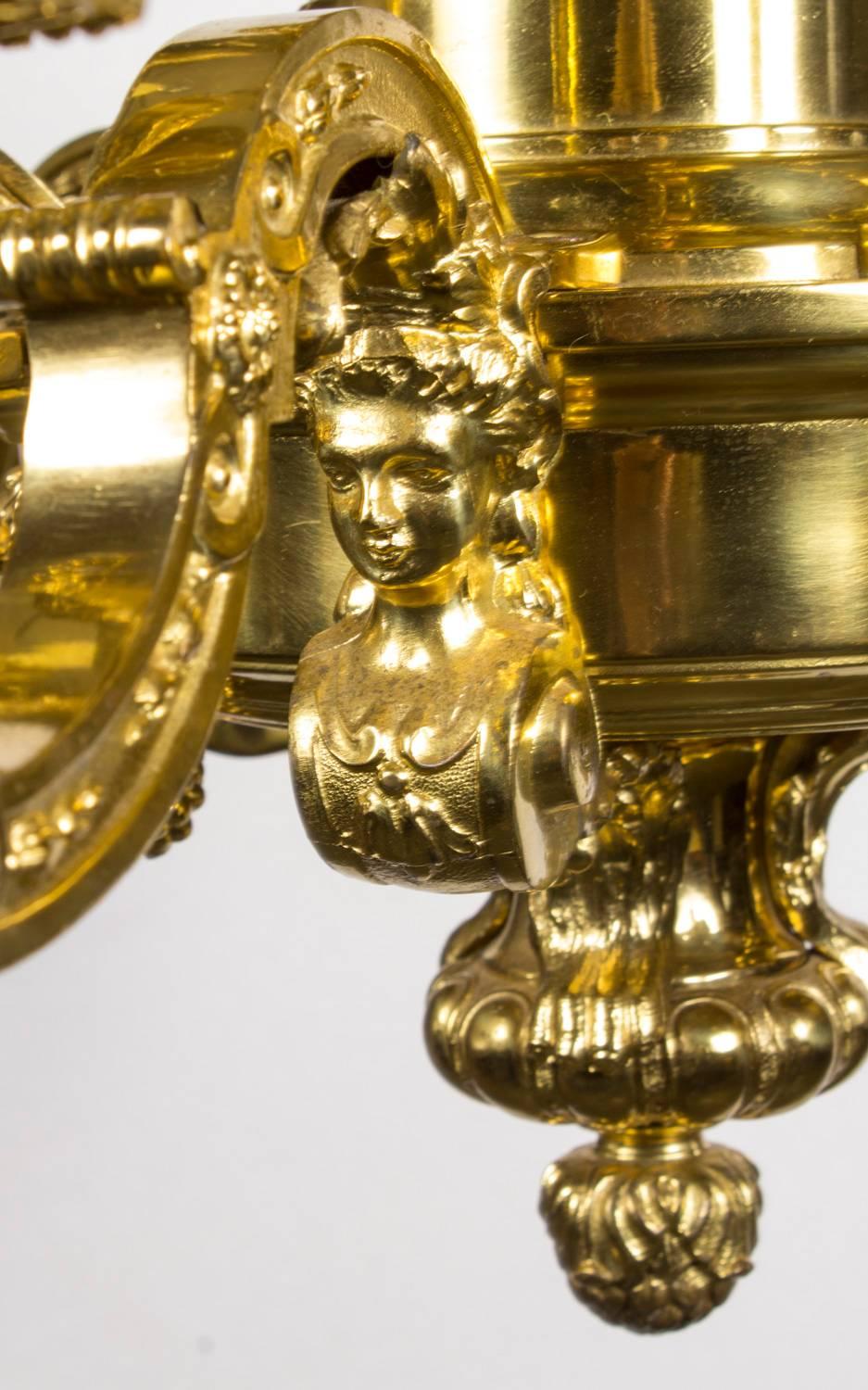 Araña francesa de doce brazos de ormolu de principios del siglo XX, estilo Luis XIV en venta 4