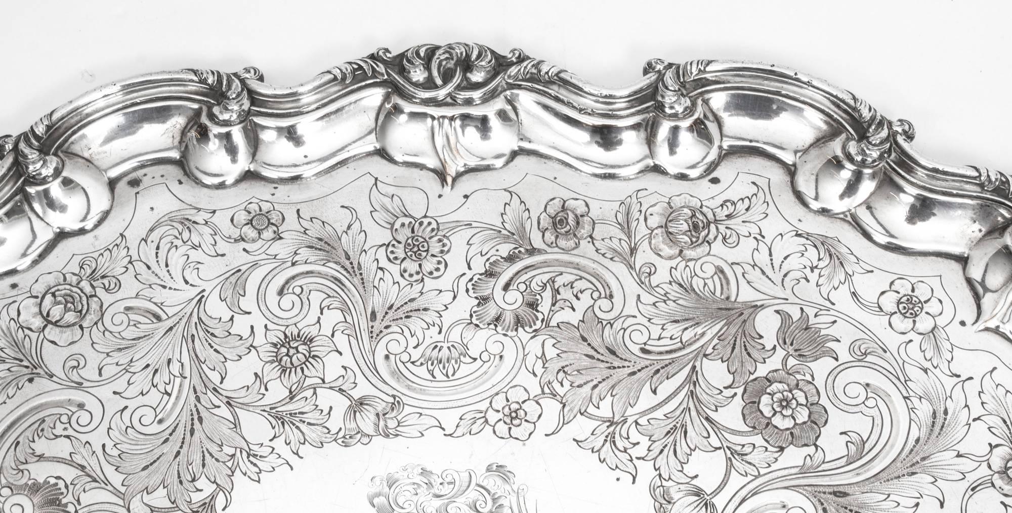 This is an exceptional antique English old Sheffield plate shaped oval tray with a beautiful foliate border, circa 1811 in date.

Bearing the makers marks of Cresswick & Co, fabulous foliate engraved decoration and a central crest.

This