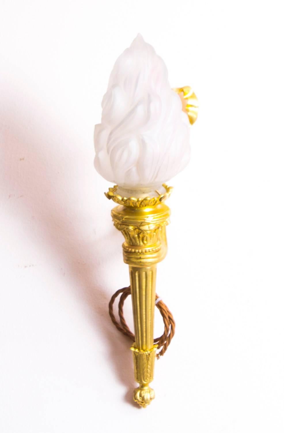 Early 20th Century Pair of Ormolu and Glass Flaming Torches Wall Lights In Excellent Condition In London, GB