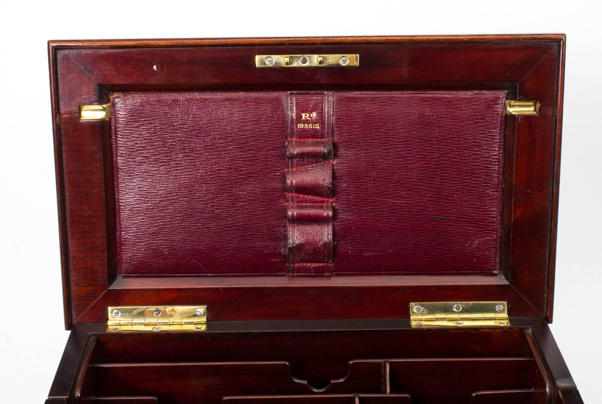 Antique Victorian Black Walnut and Mahogany Writing Stationery Box, circa 1860 In Excellent Condition In London, GB