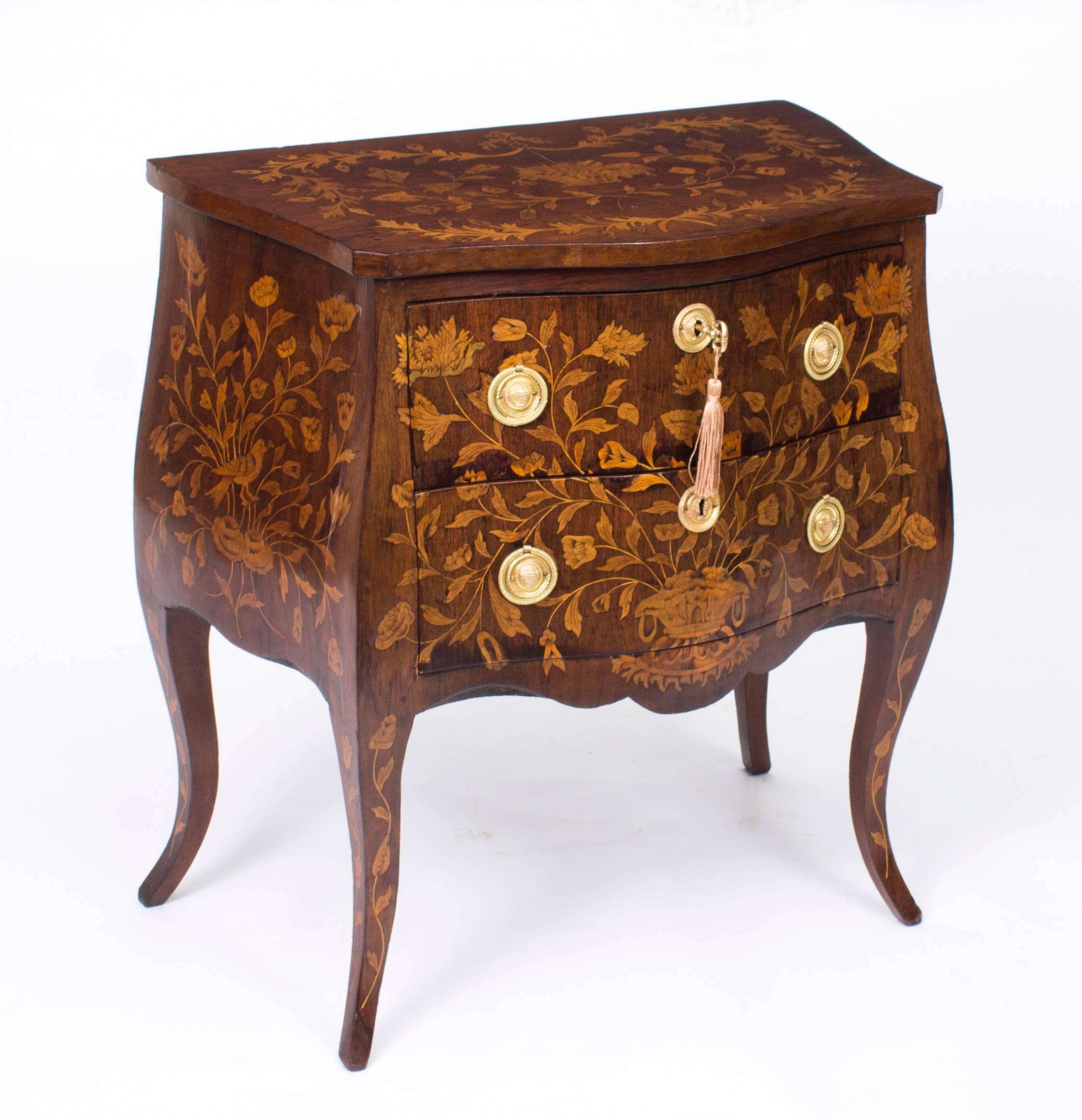 18th Century Pair of Dutch Marquetry Walnut Bedside Chests In Excellent Condition In London, GB