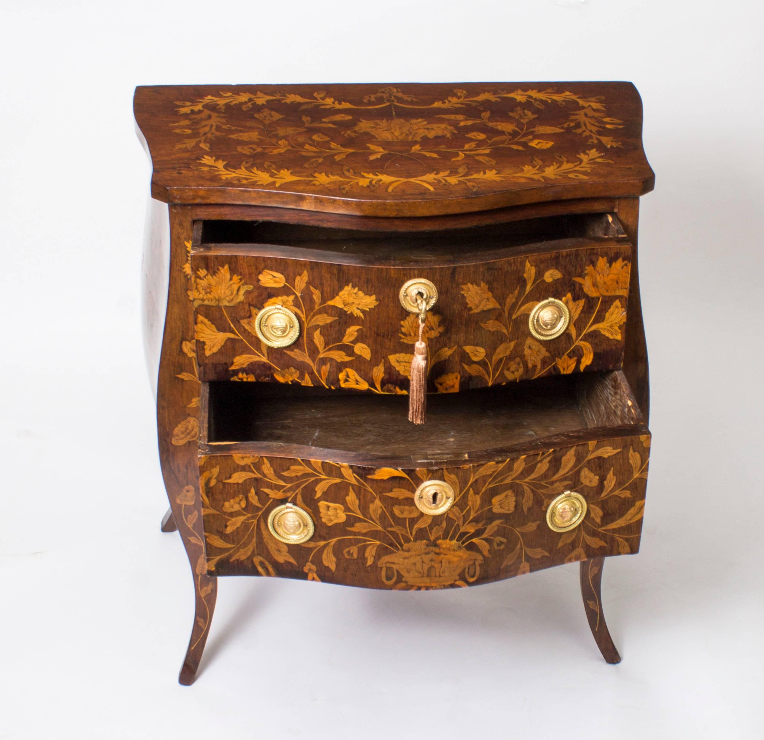 18th Century Pair of Dutch Marquetry Walnut Bedside Chests 4
