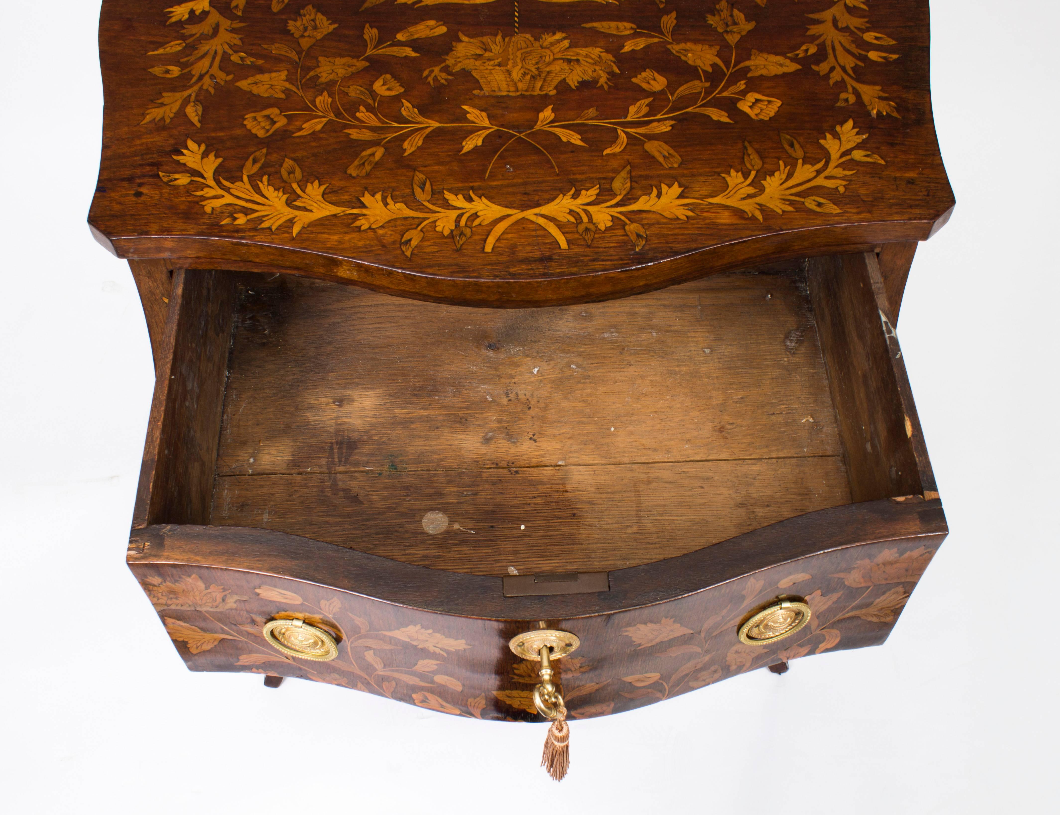 18th Century Pair of Dutch Marquetry Walnut Bedside Chests 3