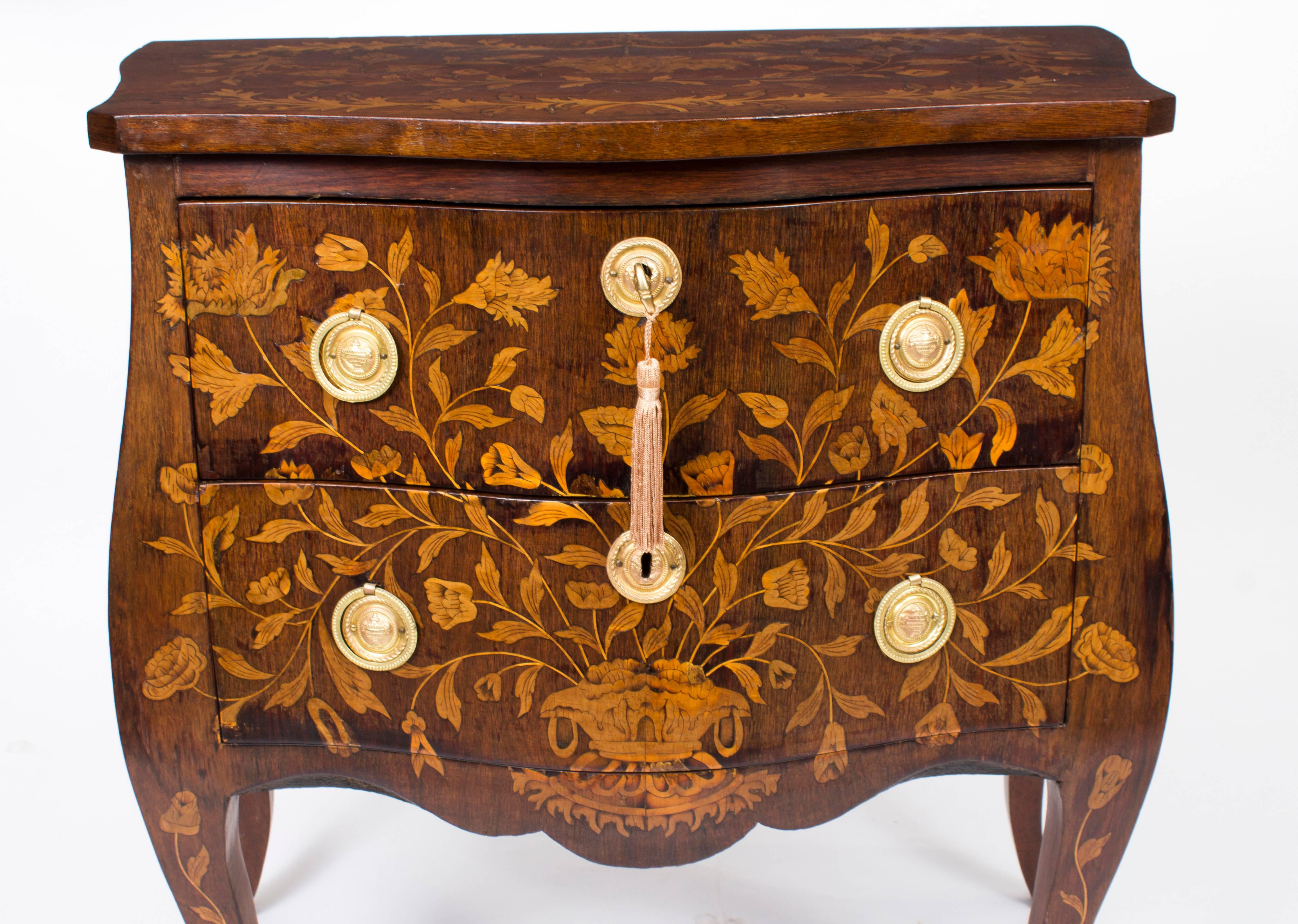 18th Century Pair of Dutch Marquetry Walnut Bedside Chests 2
