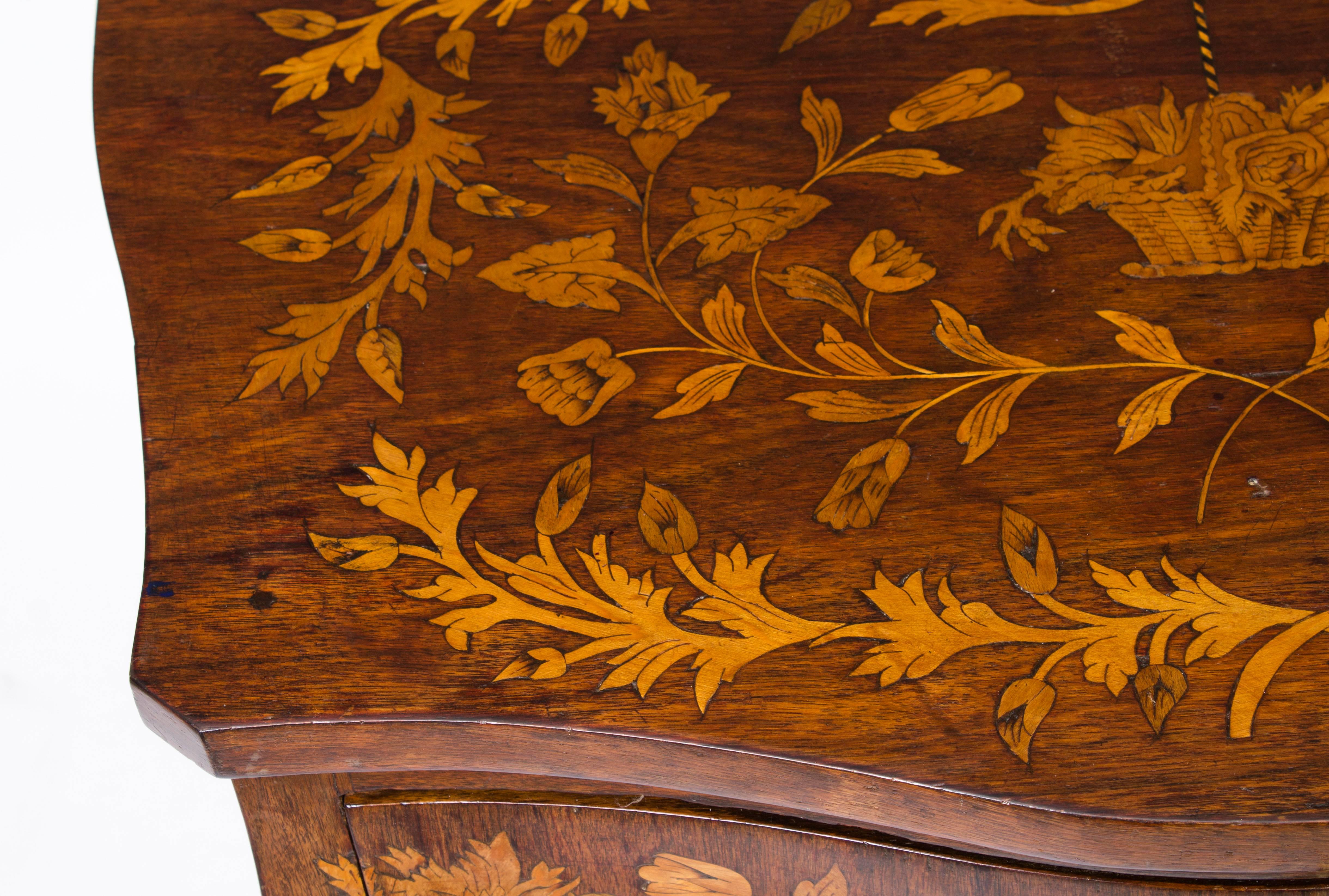 18th Century Pair of Dutch Marquetry Walnut Bedside Chests 1