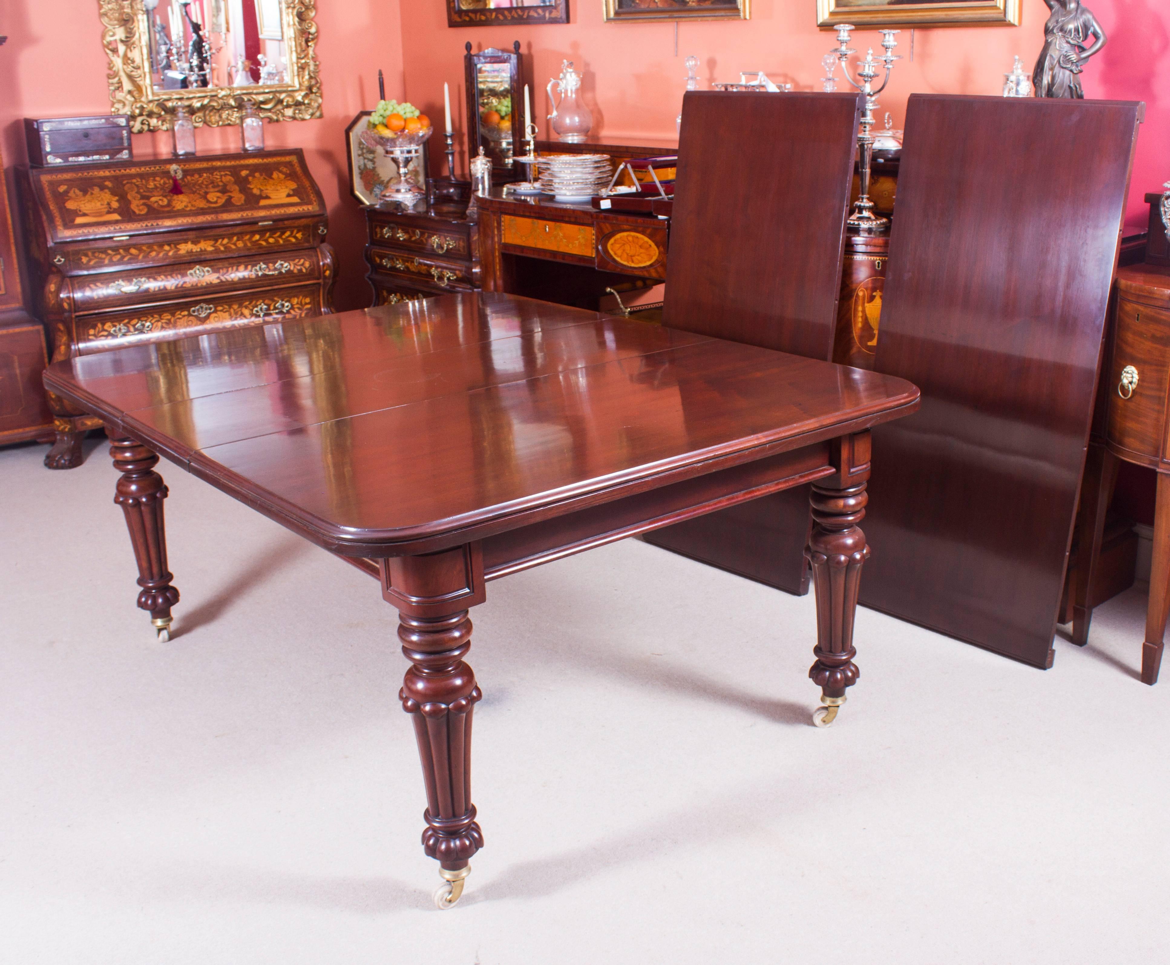 English 19th Century Flame Mahogany Extending Dining Table