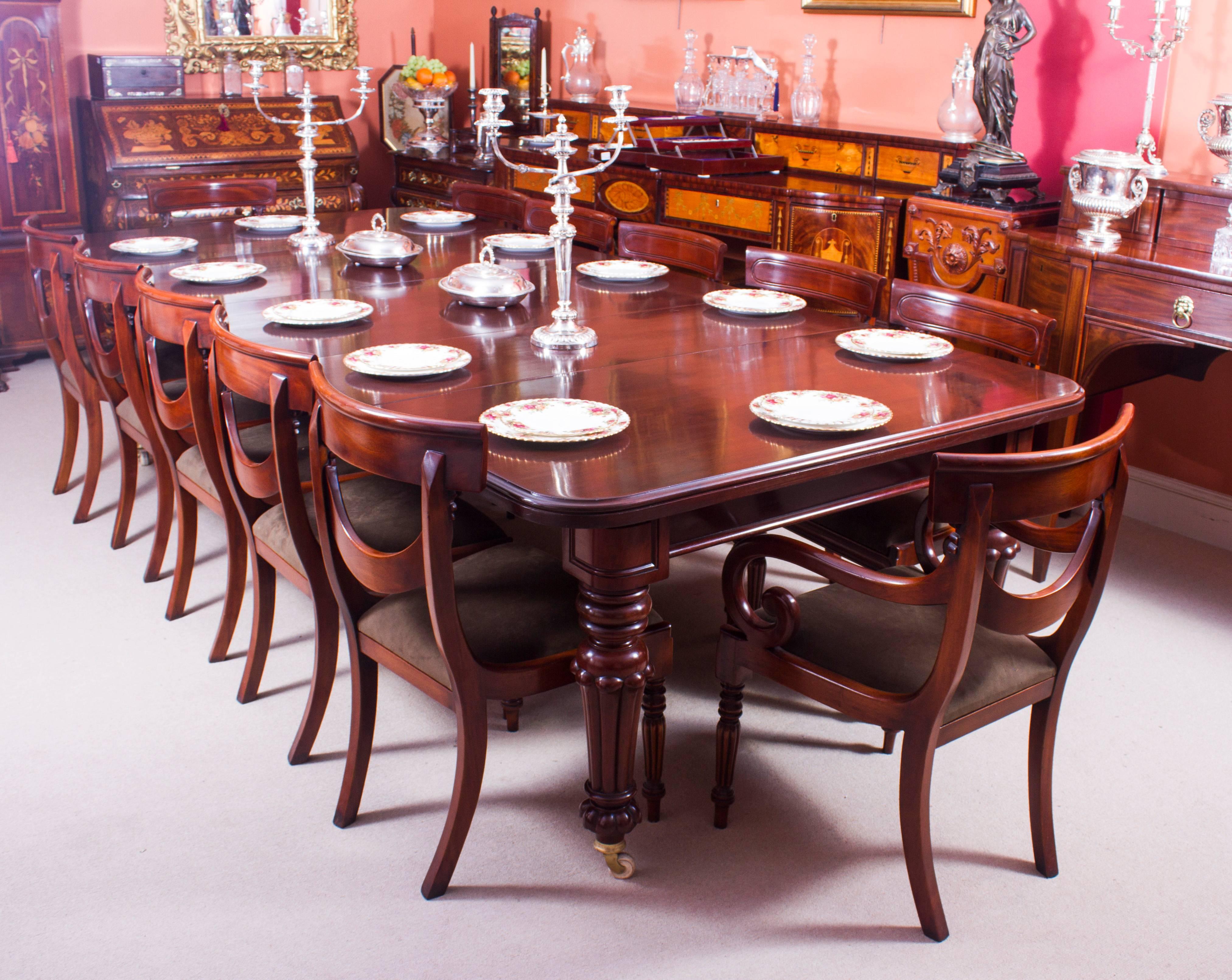 This is a beautiful antique early Victorian flame mahogany extending dining table, circa 1840 in date.
This amazing table can sit twelve people in comfort and has been hand-crafted from solid mahogany which has a beautiful grain and is in really