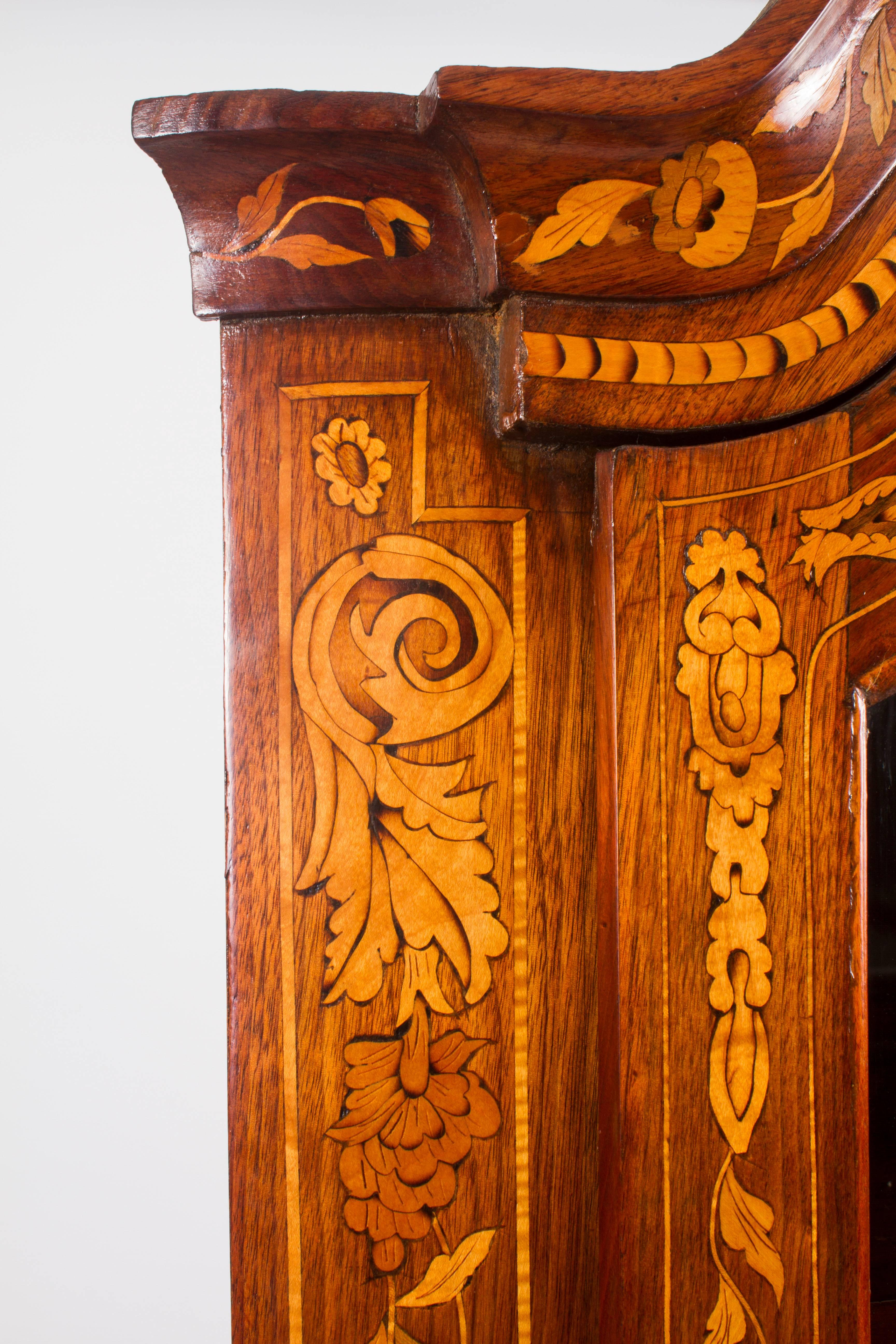 18th Century Dutch Walnut & Floral Marquetry Corner Cabinet In Excellent Condition In London, GB