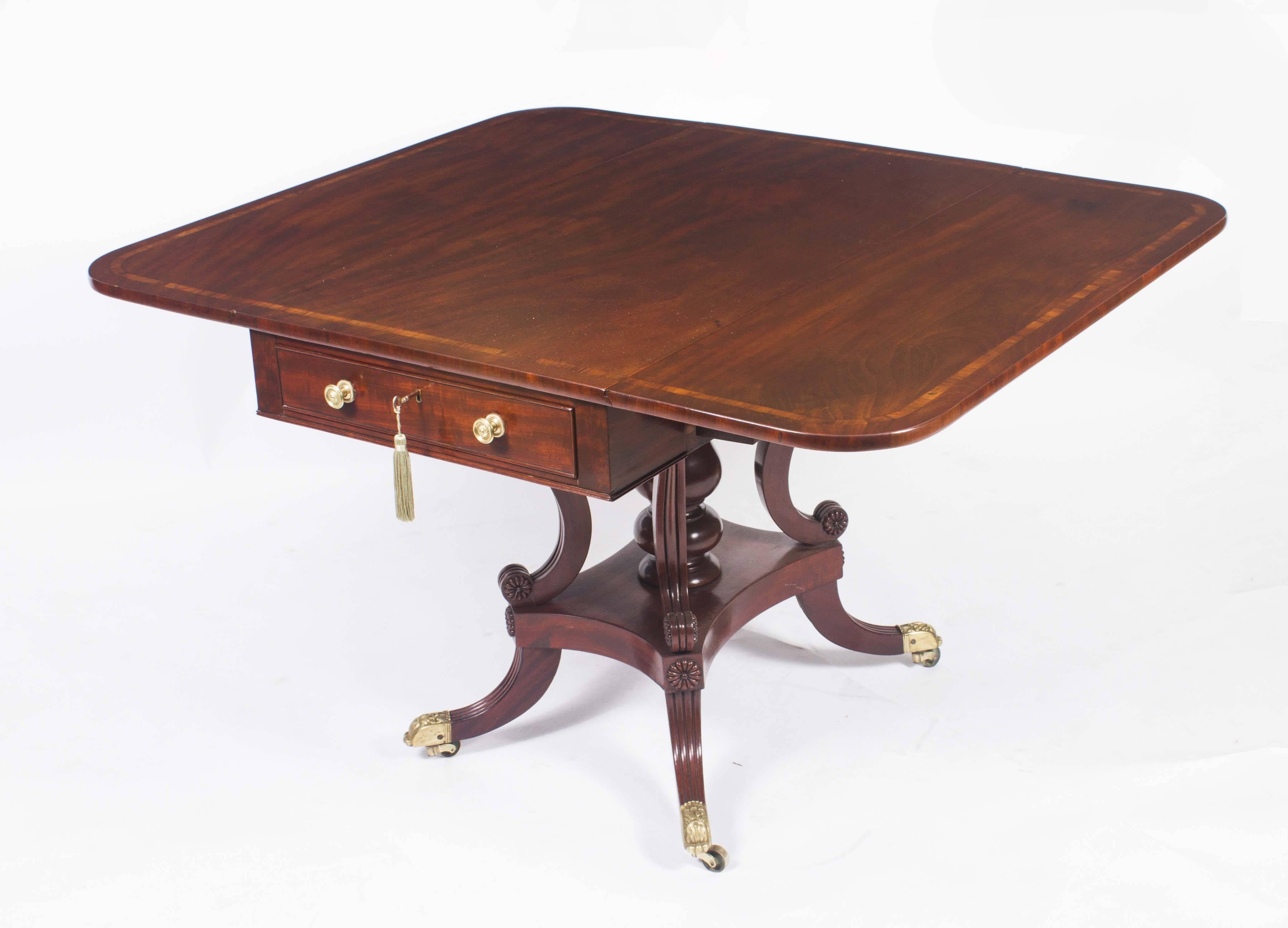 Regency Table George III Pembroke de style Régence du 19ème siècle Coussins de table en vente