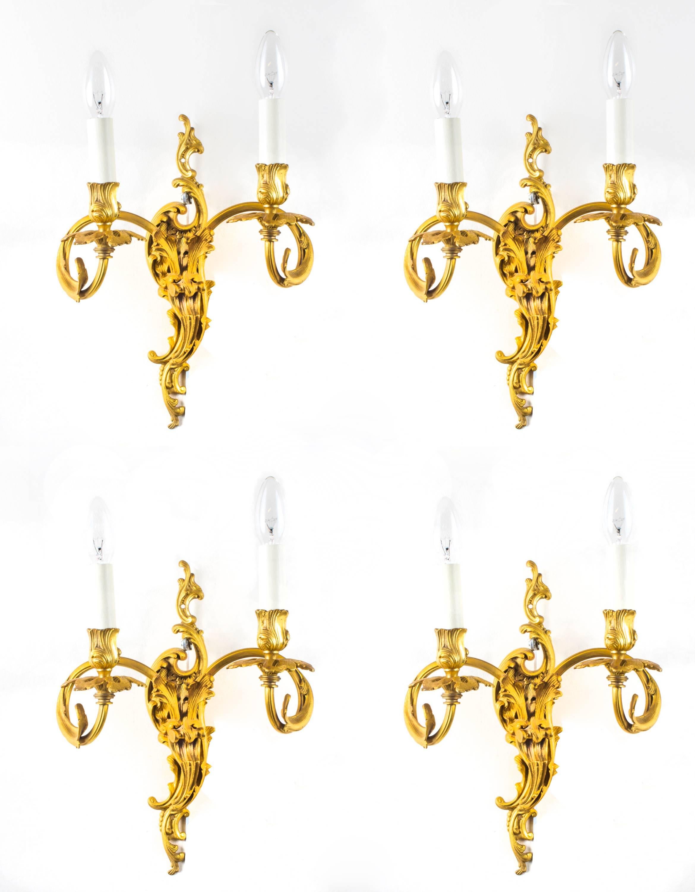Early 20th Century Set of Four Gilded Bronze Rococo Ormolu Wall Lights 3