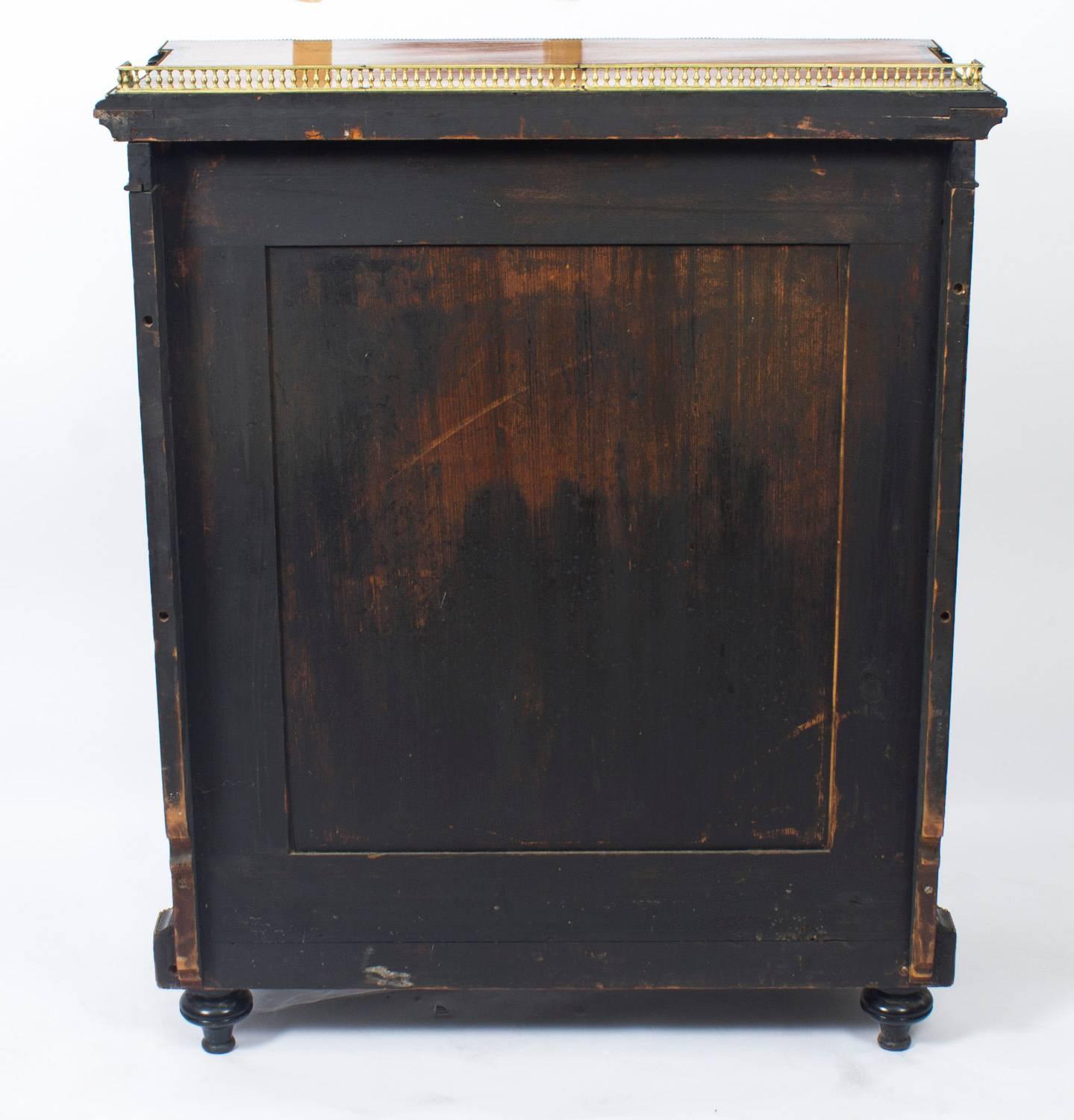 Antiker viktorianischer Amboyna- und ebonisierter Pfeilerschrank, 19. Jahrhundert im Angebot 4