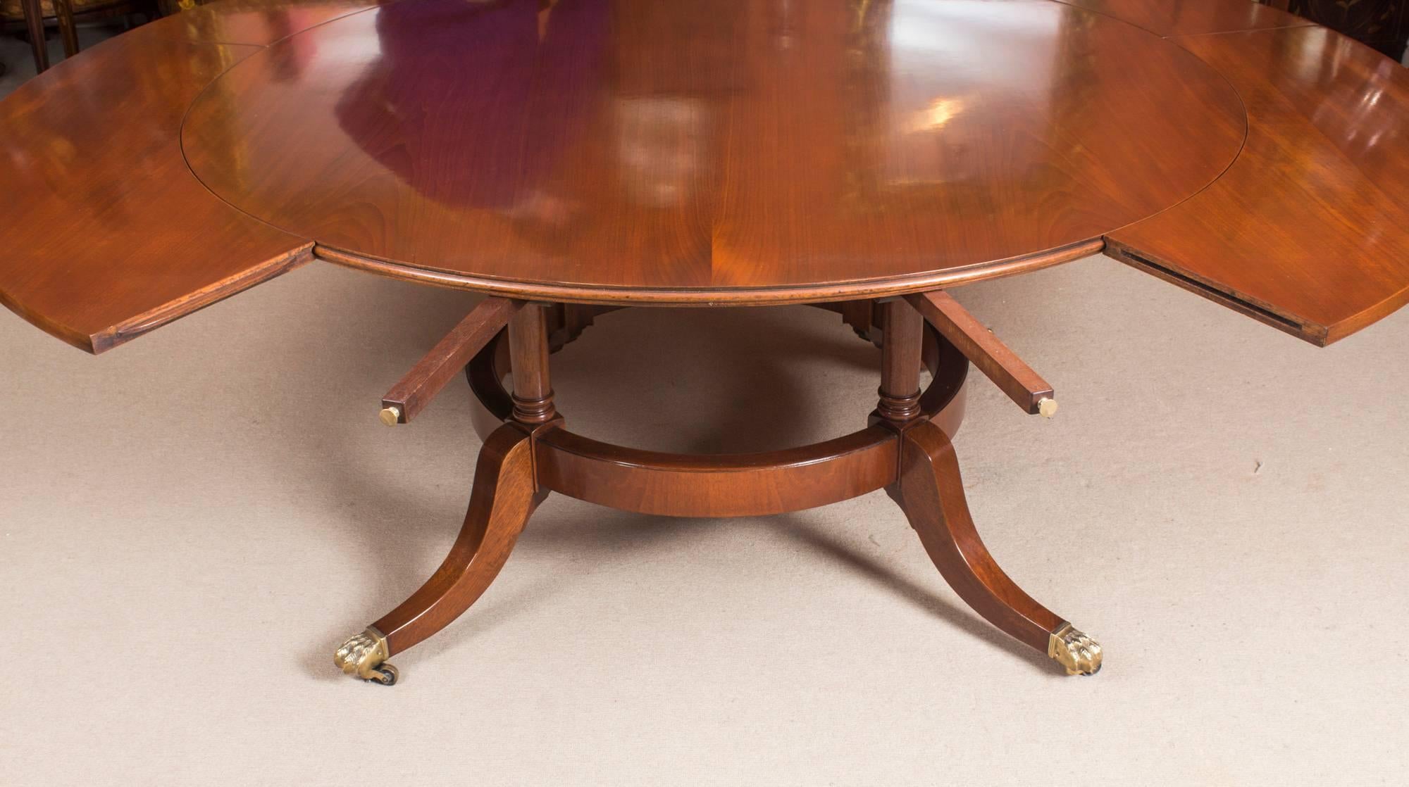 Vintage Mahogany Jupe Dining Table and Leaf Cabinet, Mid-20th Century 1