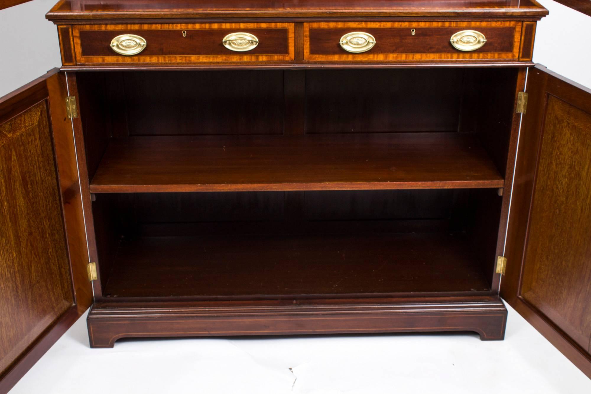 Early 20th Century Edwardian Inlaid Mahogany Bookcase by Maple & Co 3