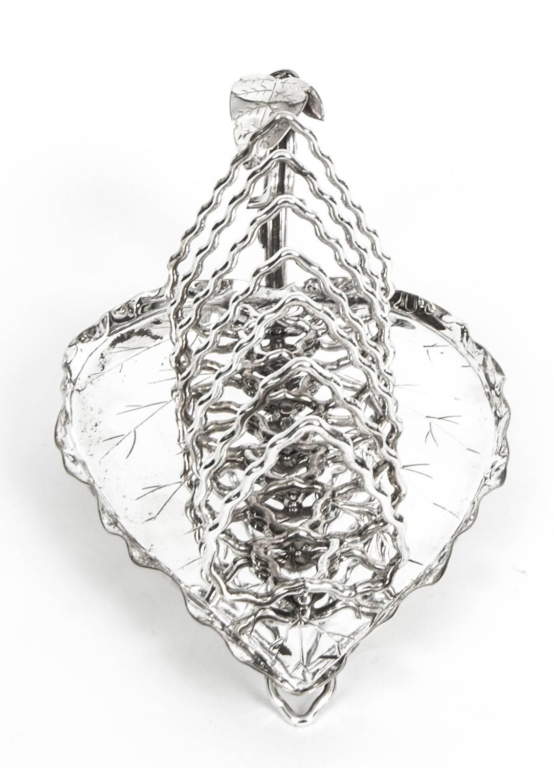 This is a lovely antique Victorian silver plated toast rack circa 1870 in date.

With the makers mark H & H for Hukin & Heath, the firm is well known for its production in the 1870s and 1880s of silver and electroplated wares under the guidance of