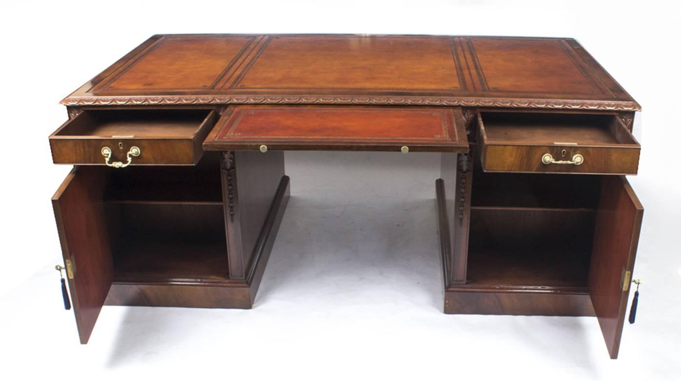 Early 20th Century Edwardian Flame Mahogany Partners Pedestal Desk 3