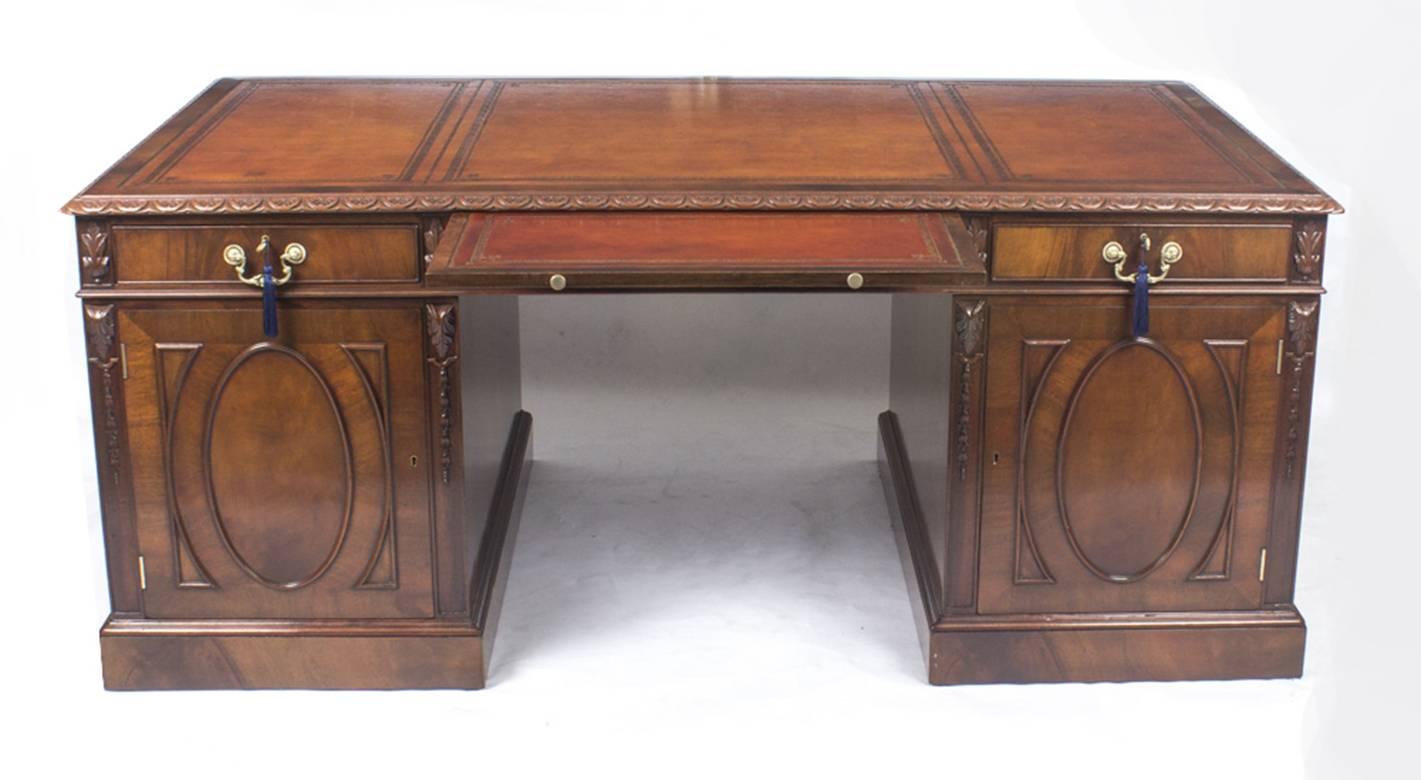Early 20th Century Edwardian Flame Mahogany Partners Pedestal Desk 1