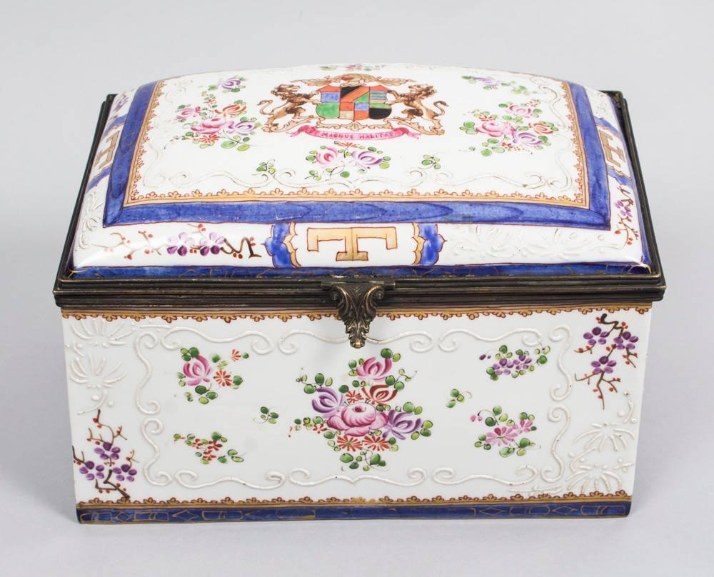 This is a beautiful antique large hand-painted French Samson of Paris porcelain casket, circa 1880 in date.

It has a beautiful hinged domed lid with gilt bronze border and clasp and is beautifully decorated with hand painted flowers. Ther is a