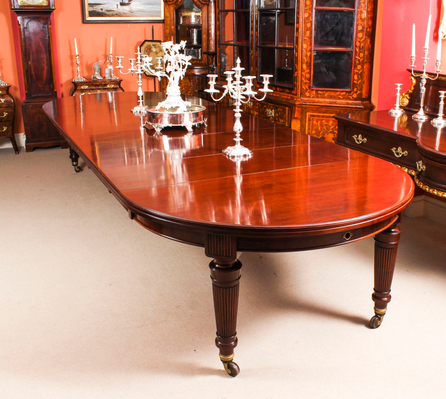 Antique Victorian Flame Mahogany Circular Extending Dining Table 19th Century Antique Victorian Flame Mahogany Circular Extending Dining Table 19th Century