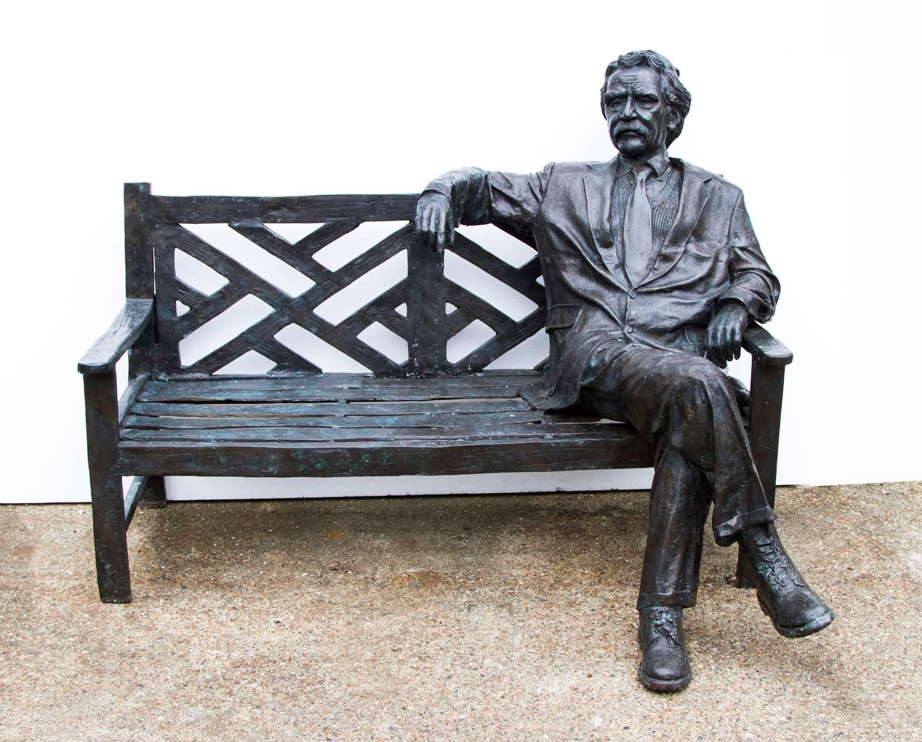 Stunning Lifesize Bronze Albert Einstein on a Garden Bench 20th Century In Excellent Condition In London, GB